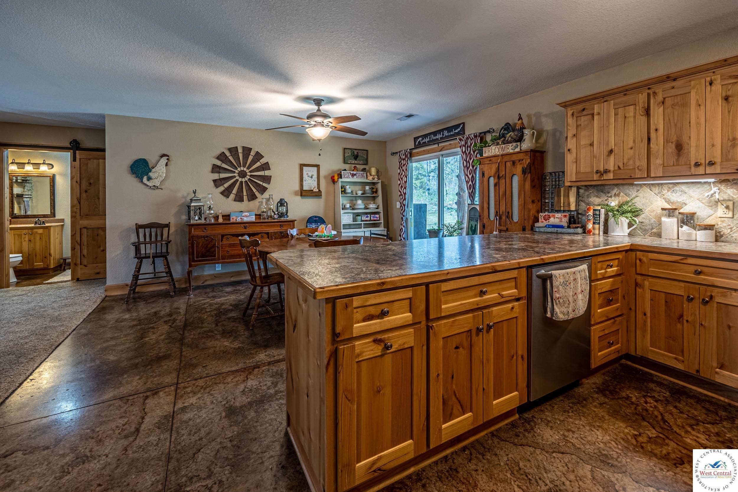 602 Southeast 400 Road Property Photo 14