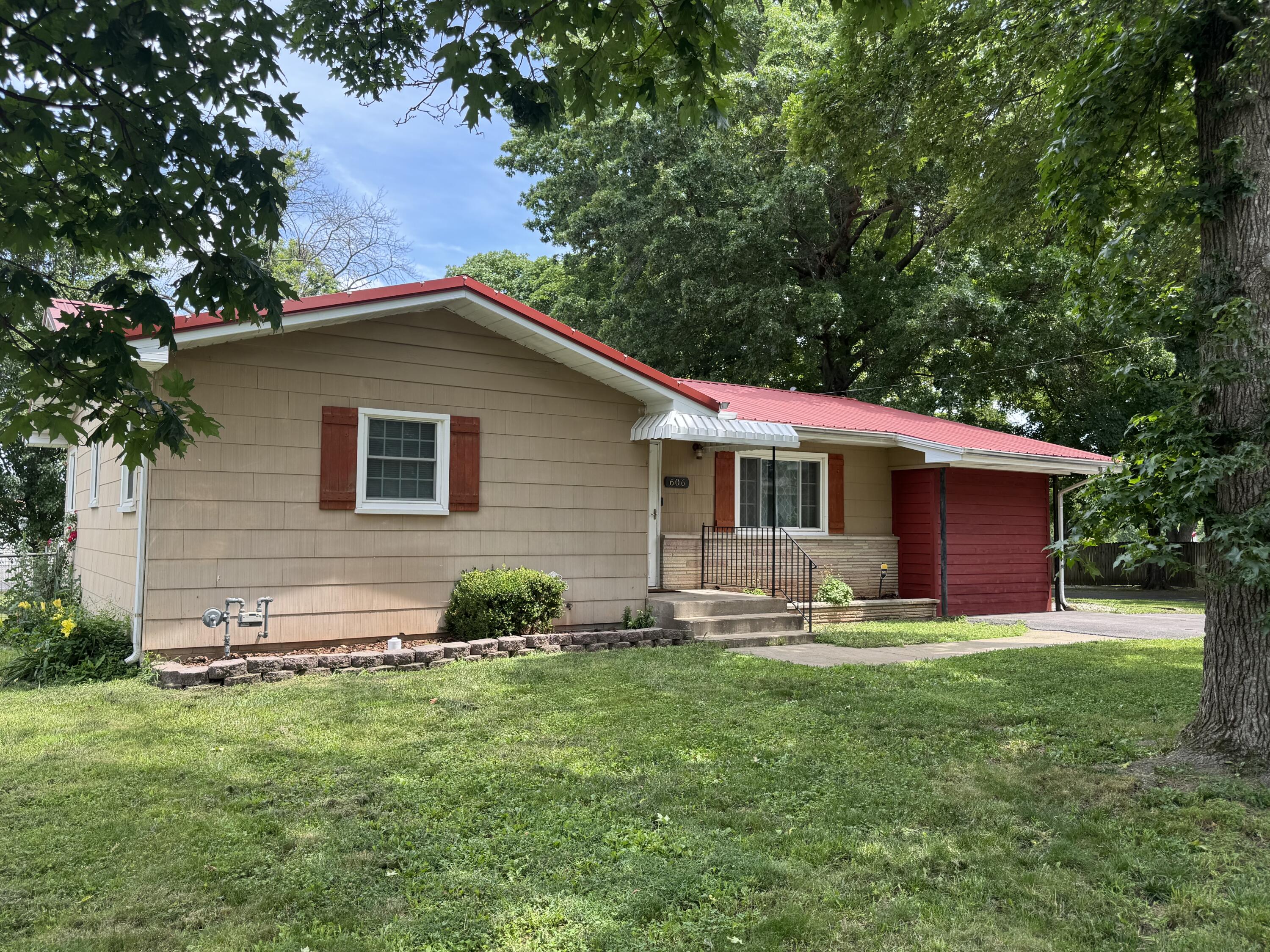 606 East Prairie Lane Property Photo 2