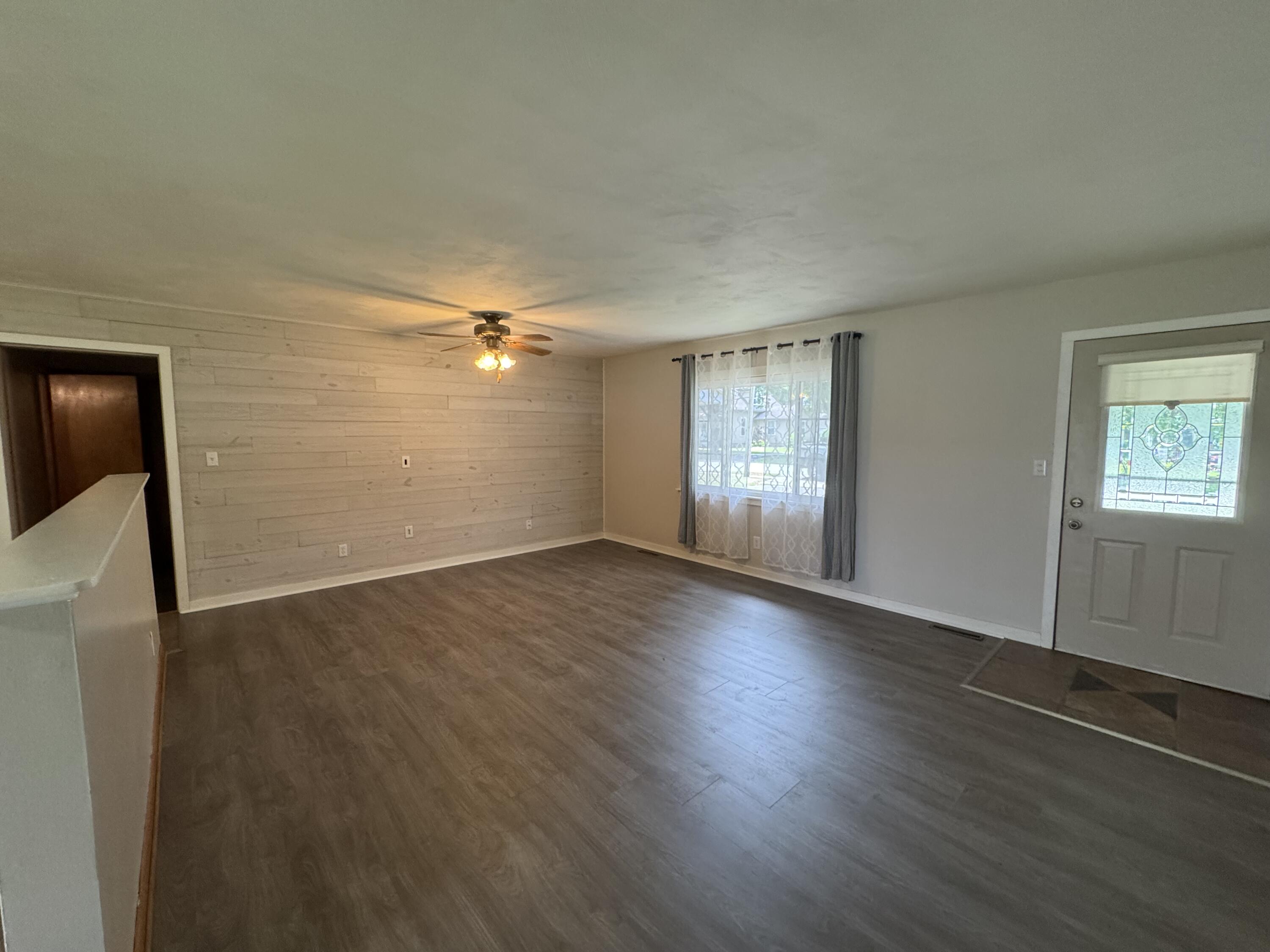 606 East Prairie Lane Property Photo 5