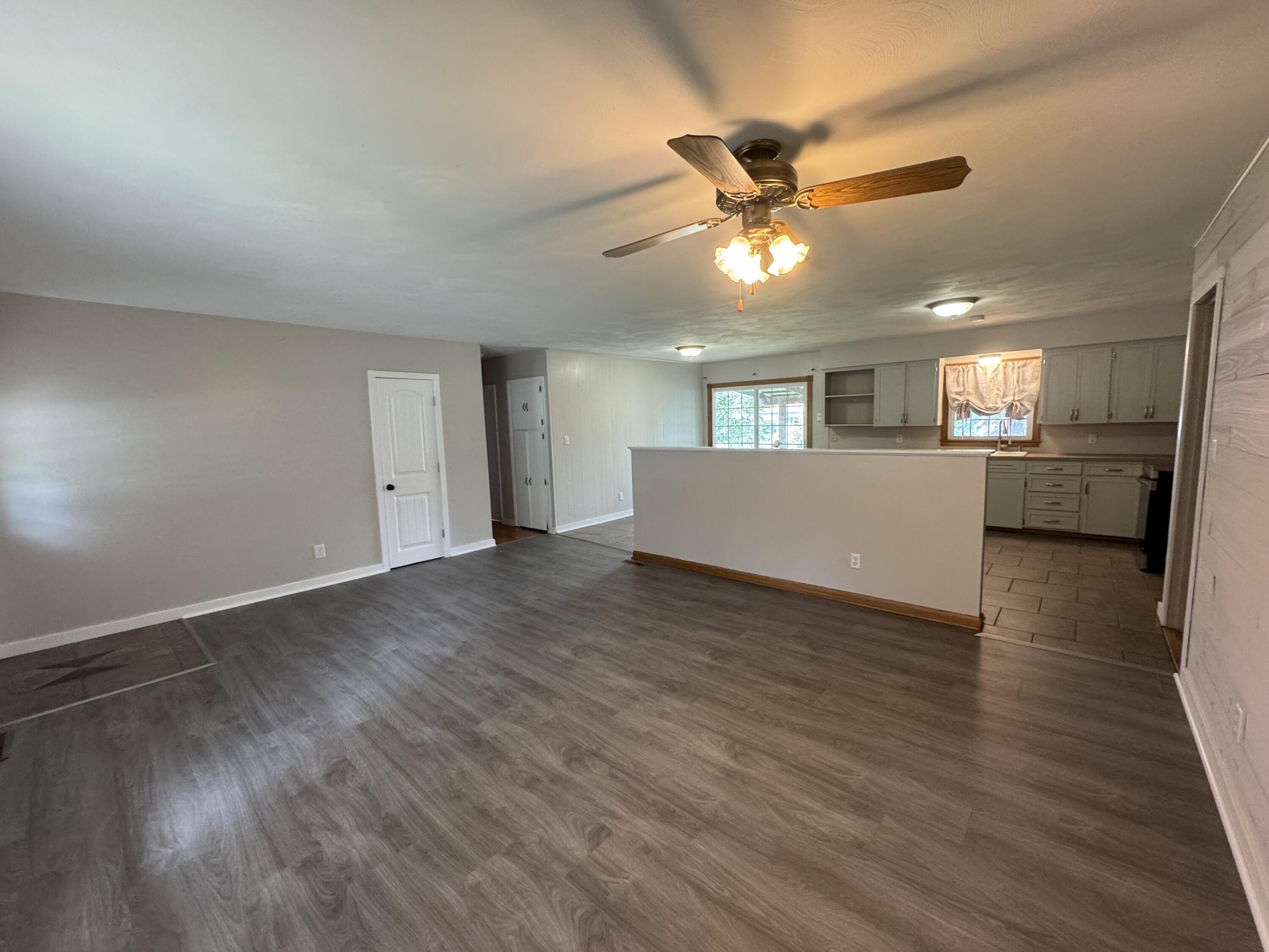 606 East Prairie Lane Property Photo 6