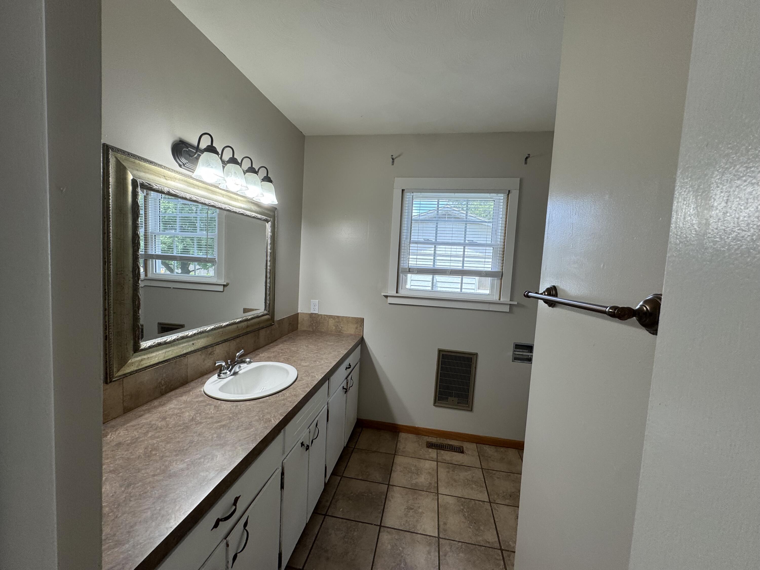 606 East Prairie Lane Property Photo 8