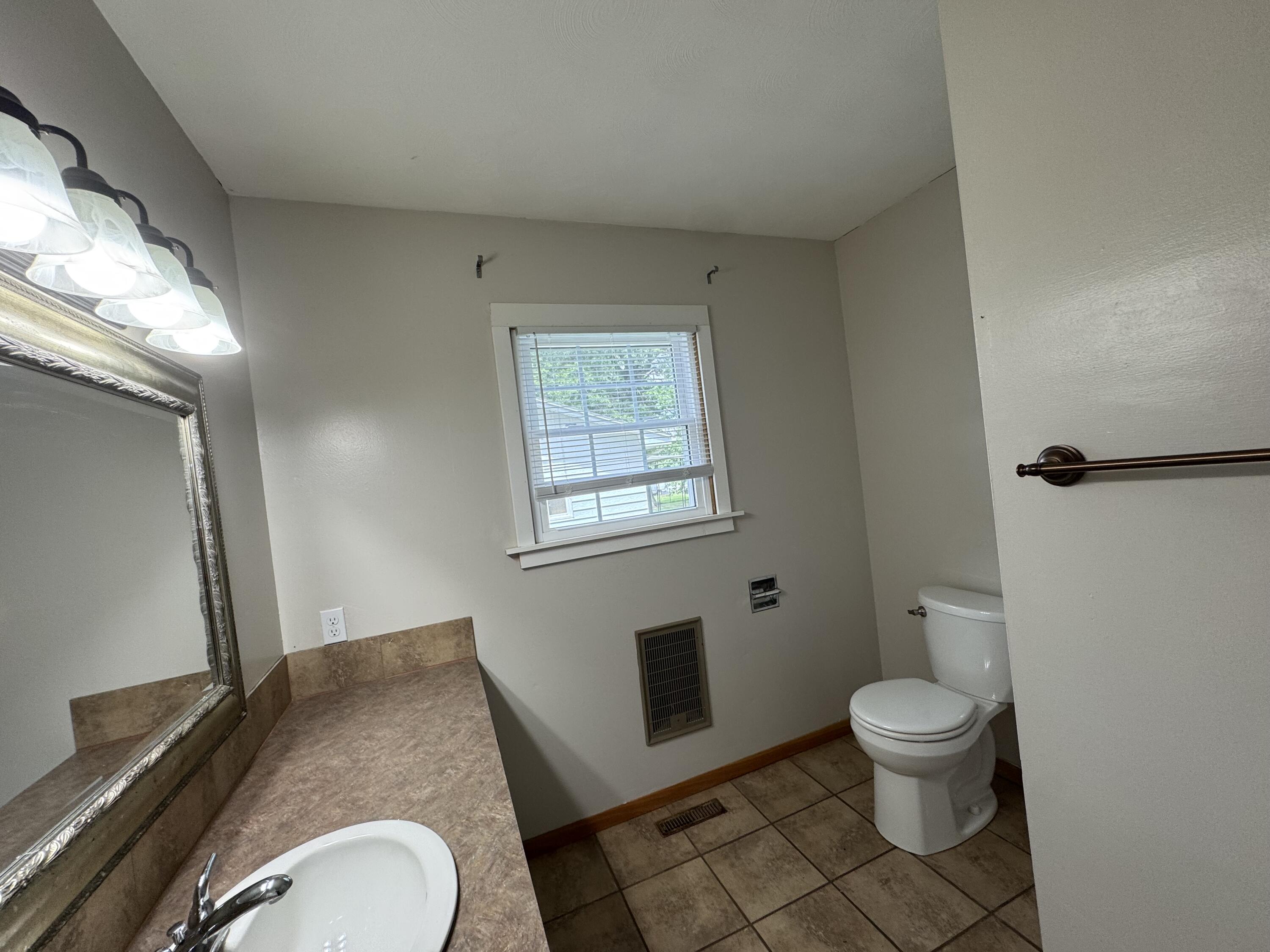 606 East Prairie Lane Property Photo 9