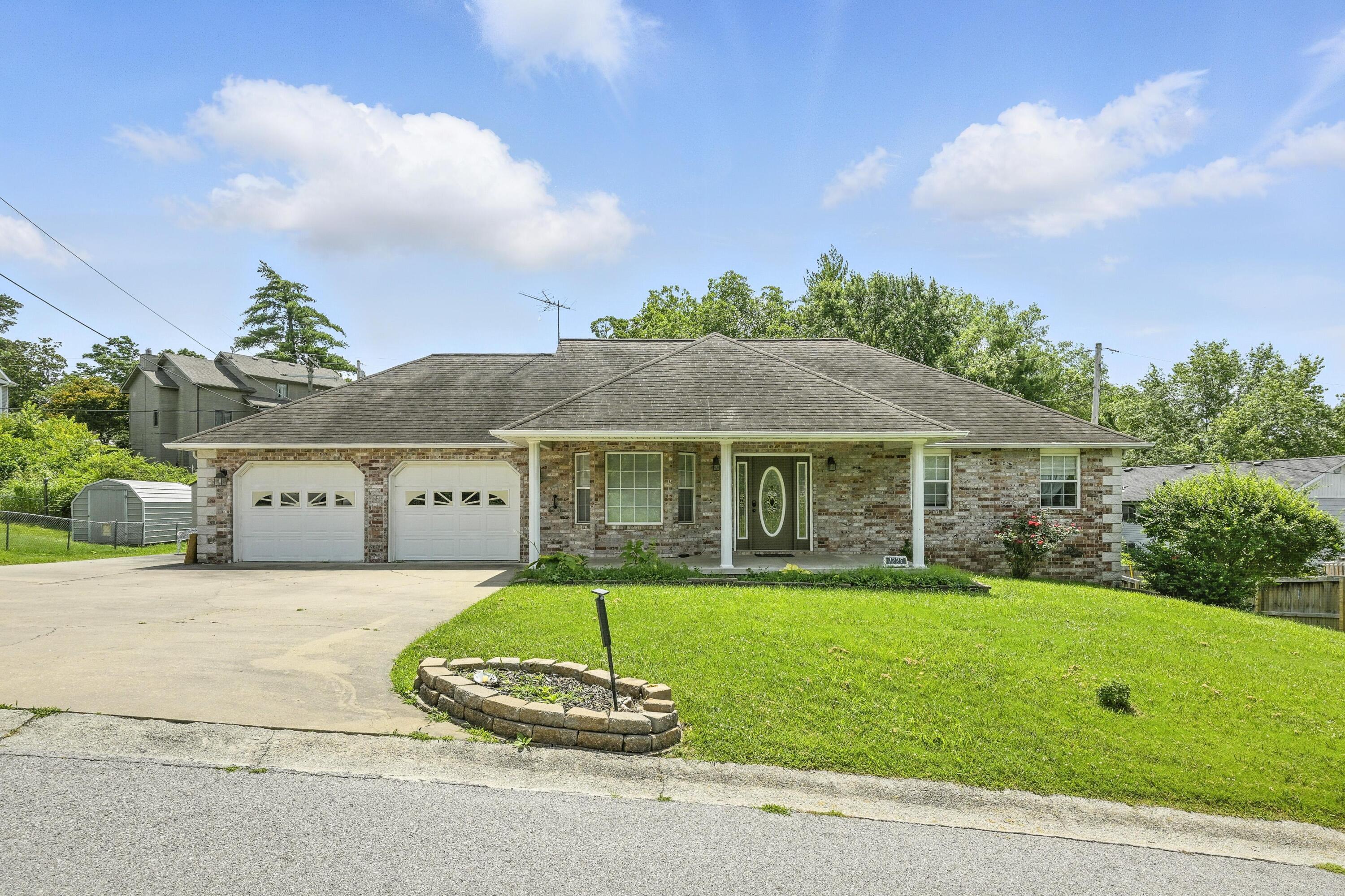 1225 Skyline Drive Property Photo 2