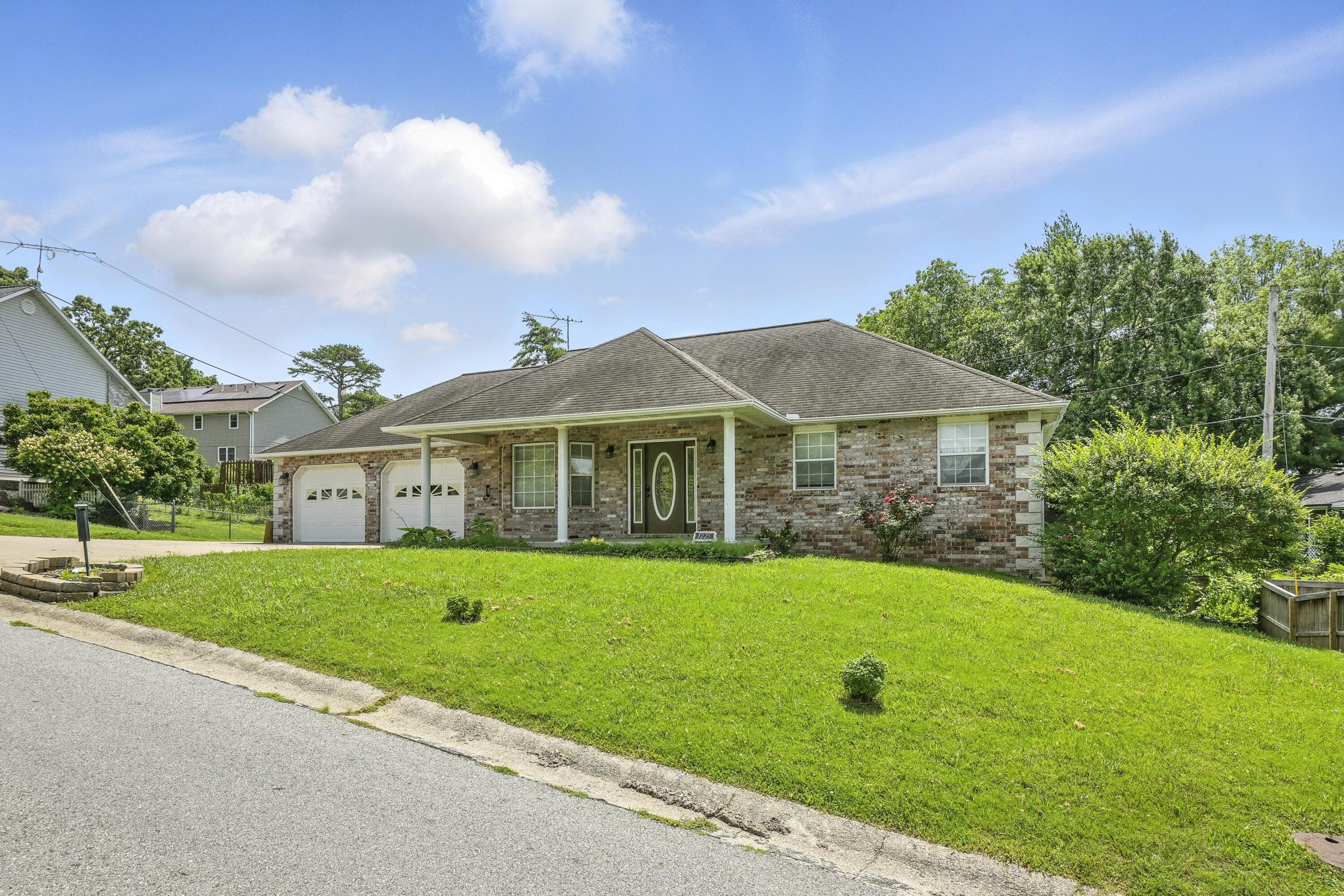 1225 Skyline Drive Property Photo 3