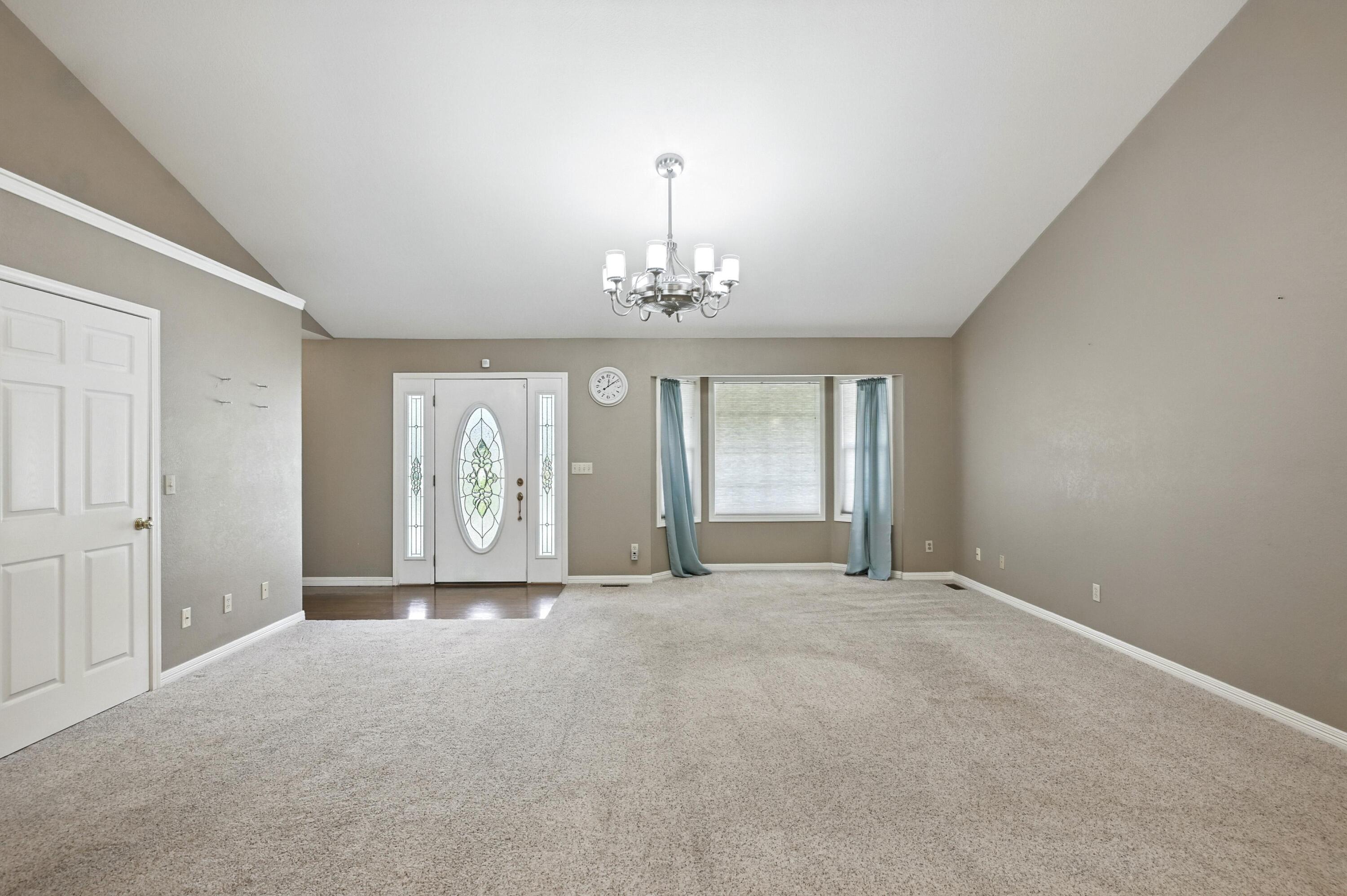 1225 Skyline Drive Property Photo 4
