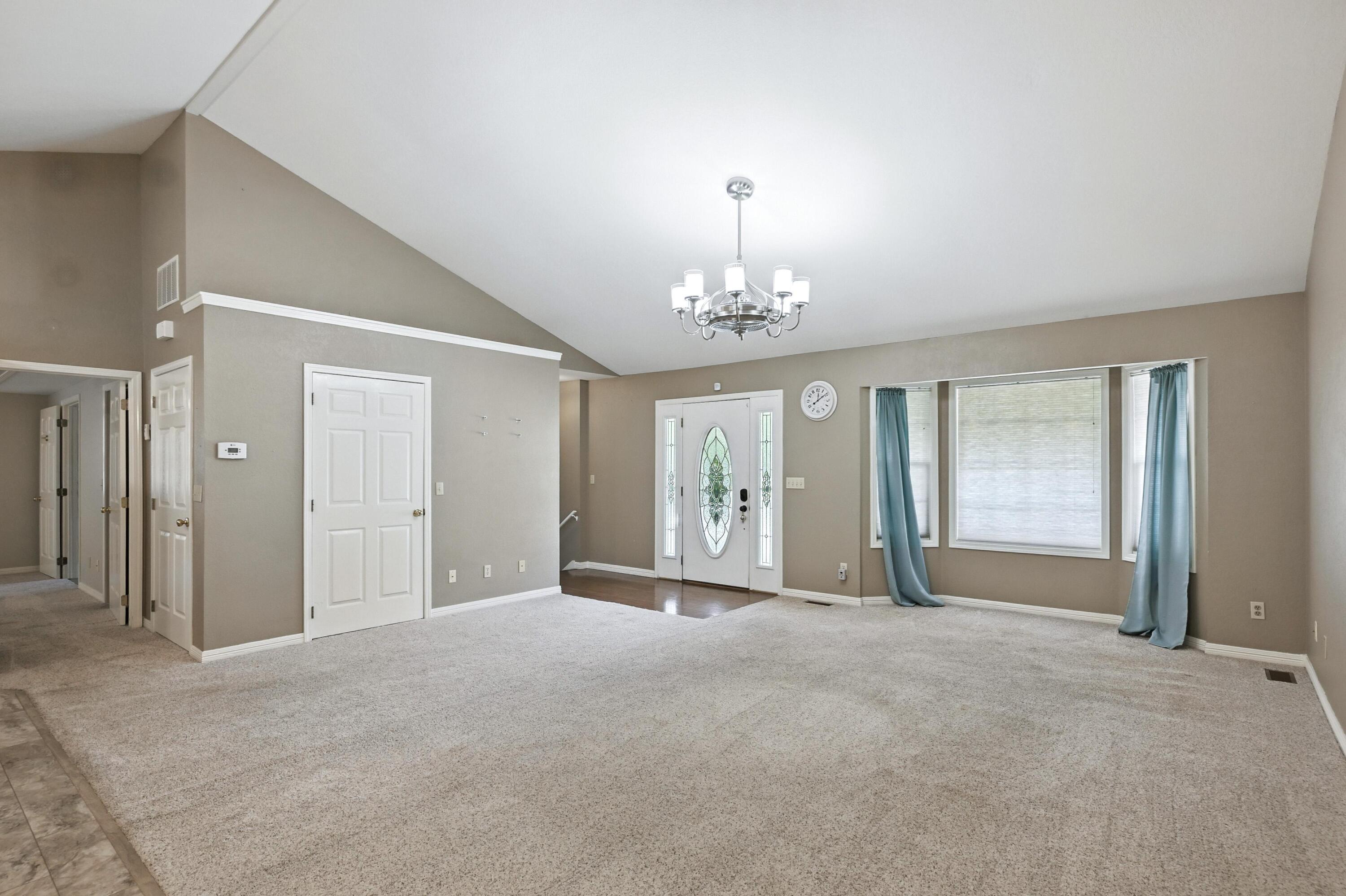 1225 Skyline Drive Property Photo 5