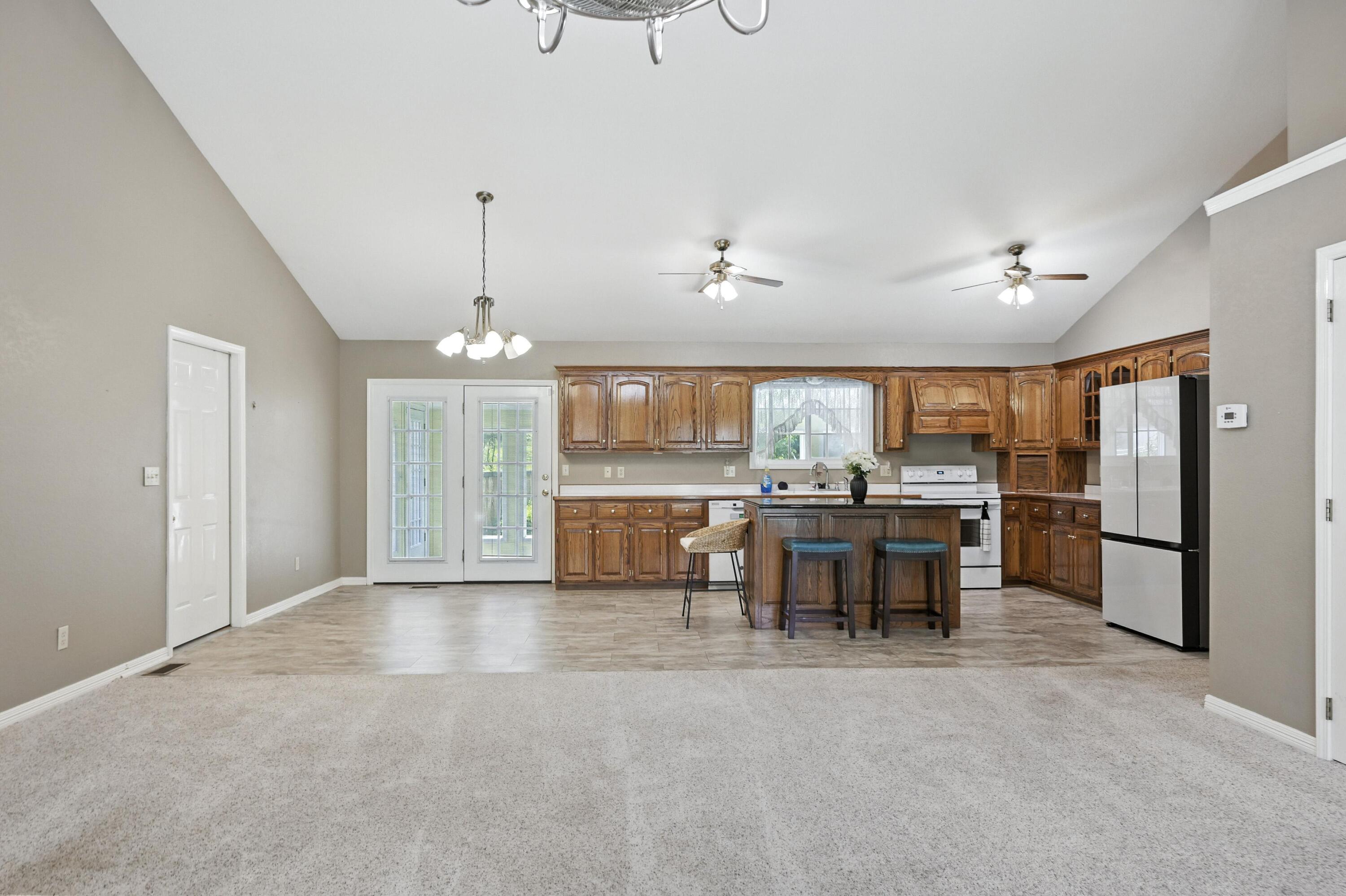 1225 Skyline Drive Property Photo 7