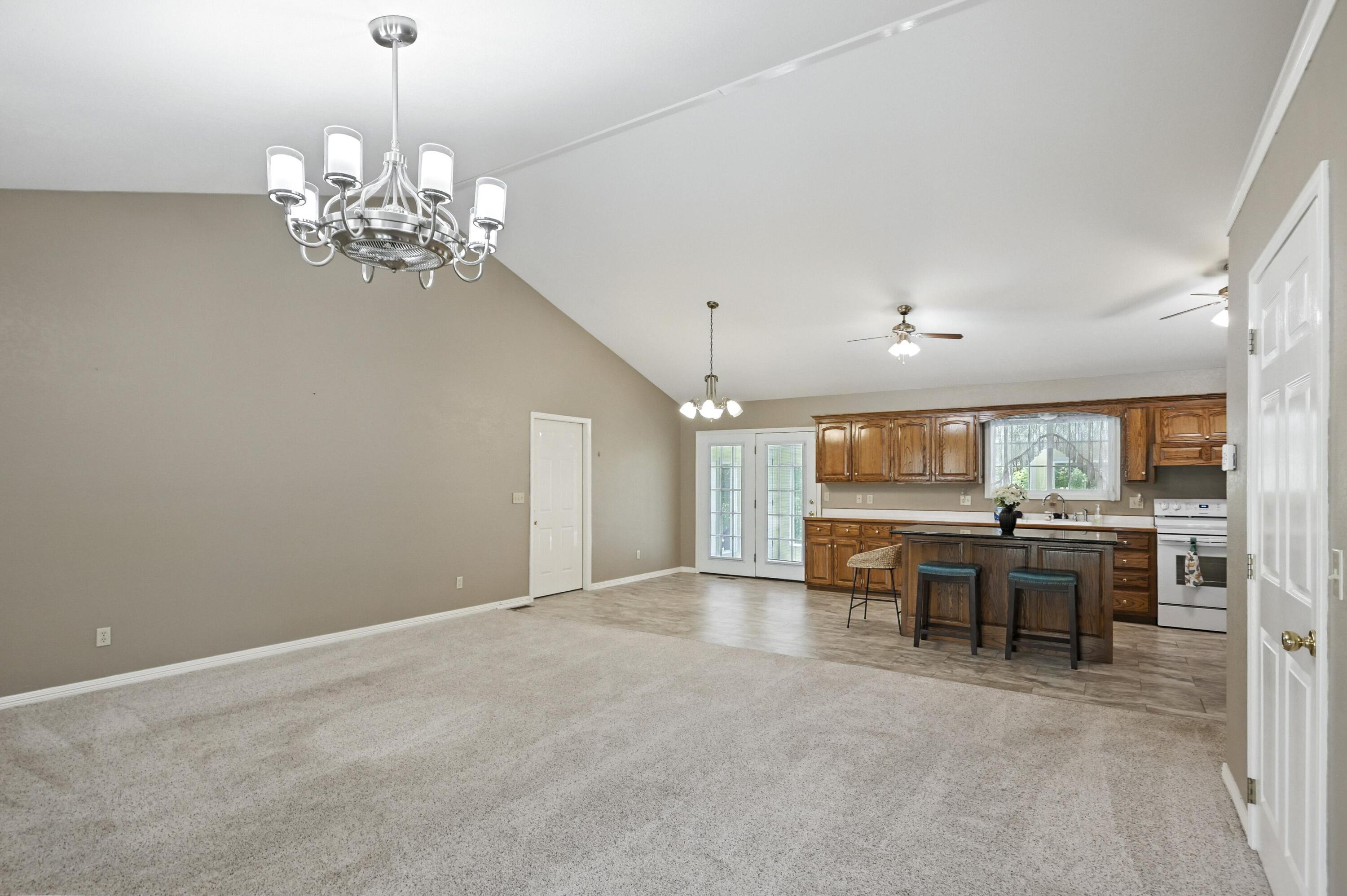 1225 Skyline Drive Property Photo 8