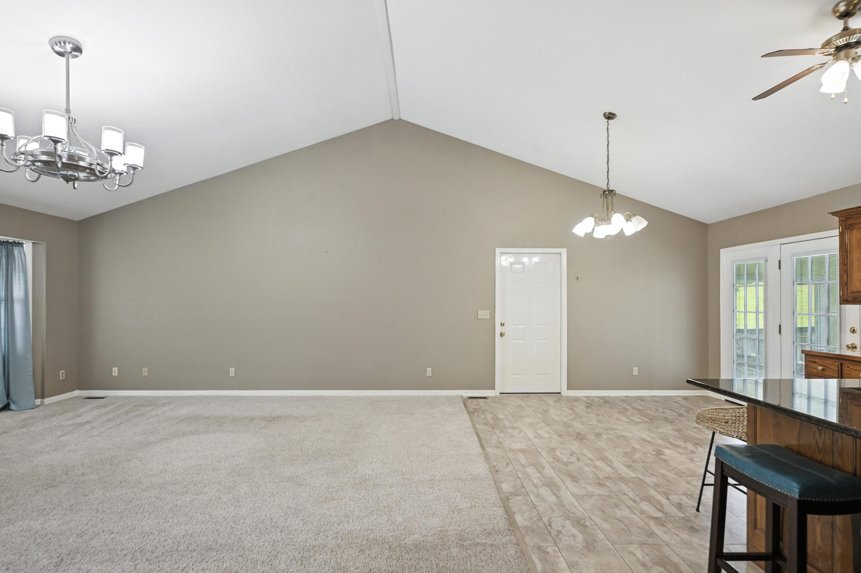 1225 Skyline Drive Property Photo 9