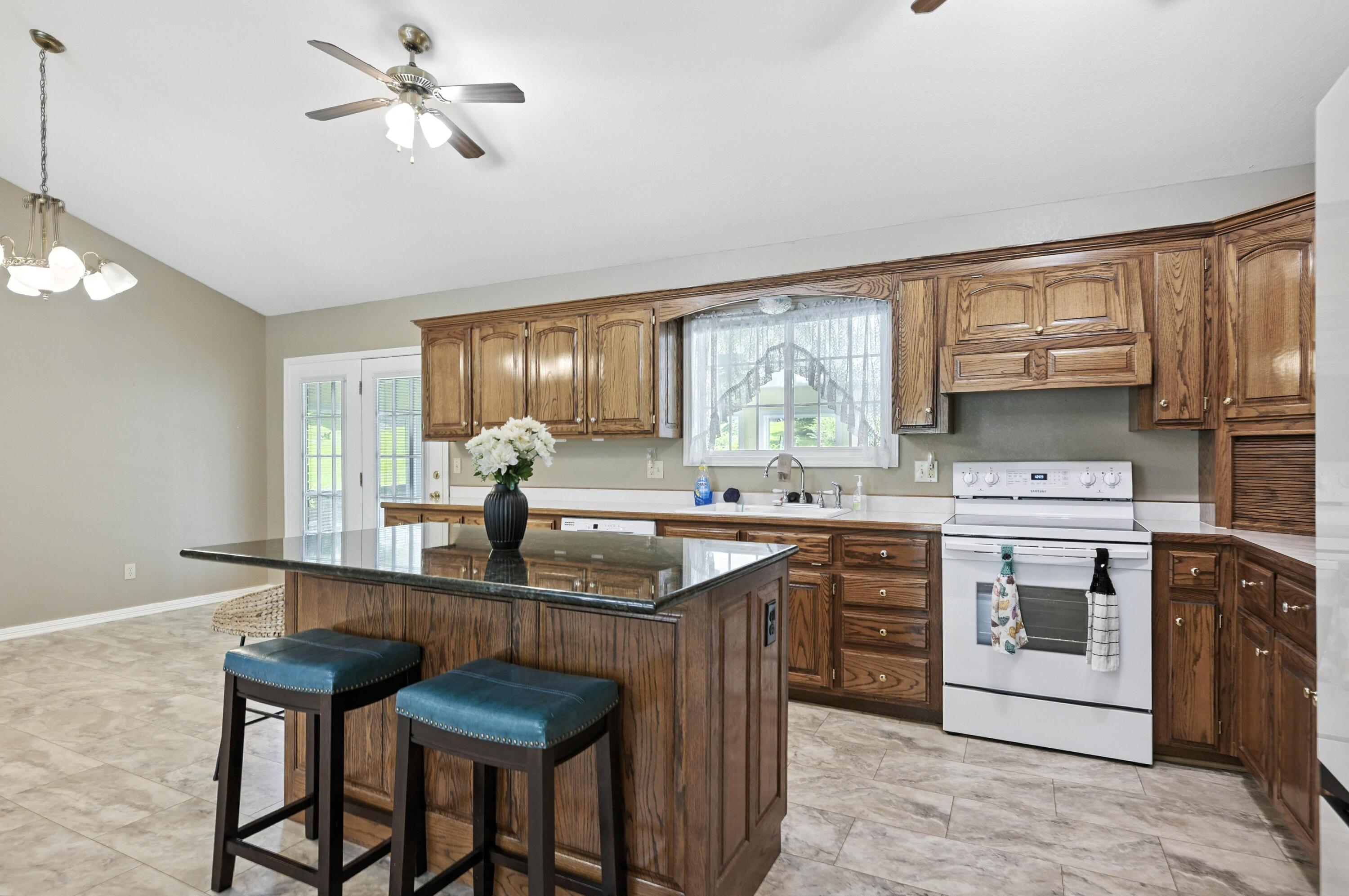 1225 Skyline Drive Property Photo 10