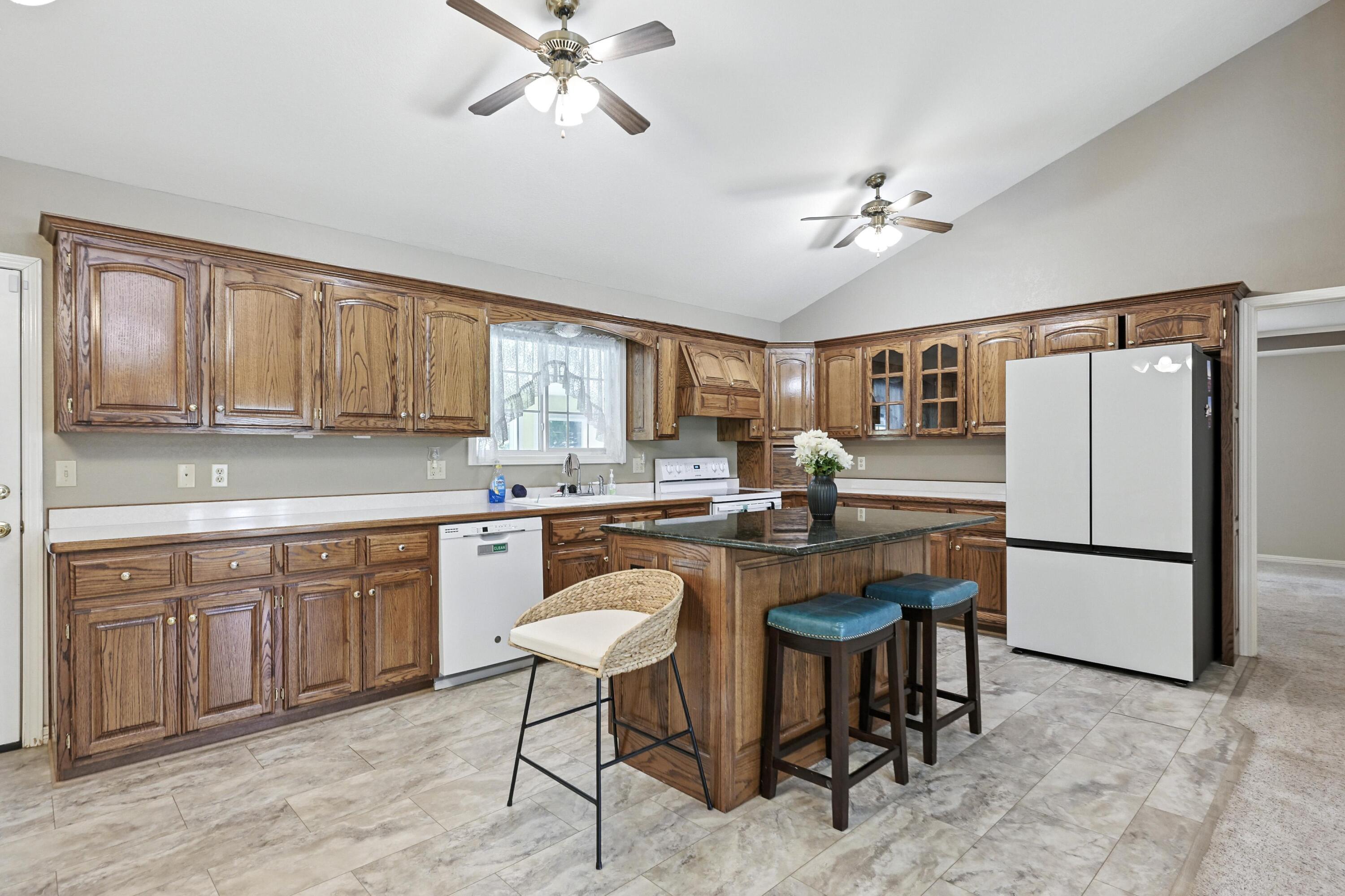 1225 Skyline Drive Property Photo 11