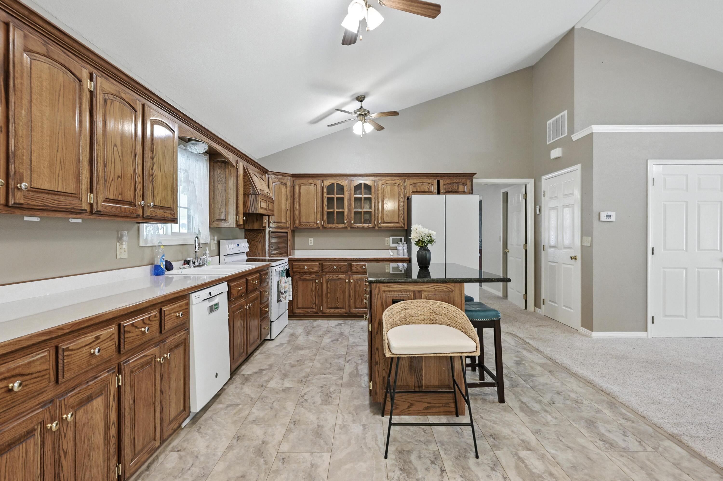 1225 Skyline Drive Property Photo 12