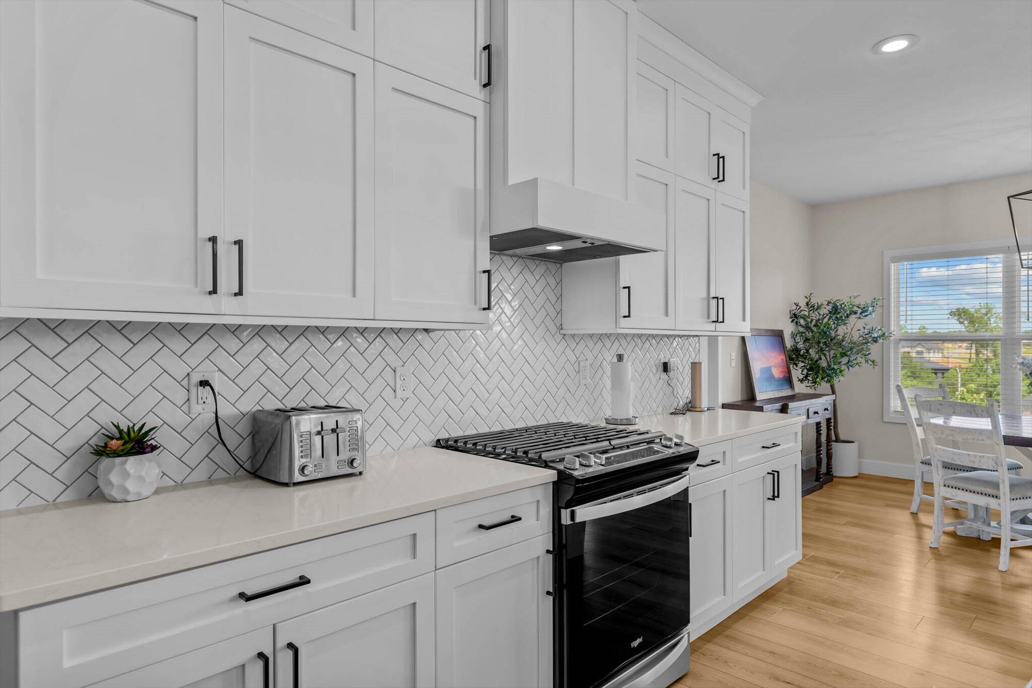 5988 South Holland Avenue Property Photo 11