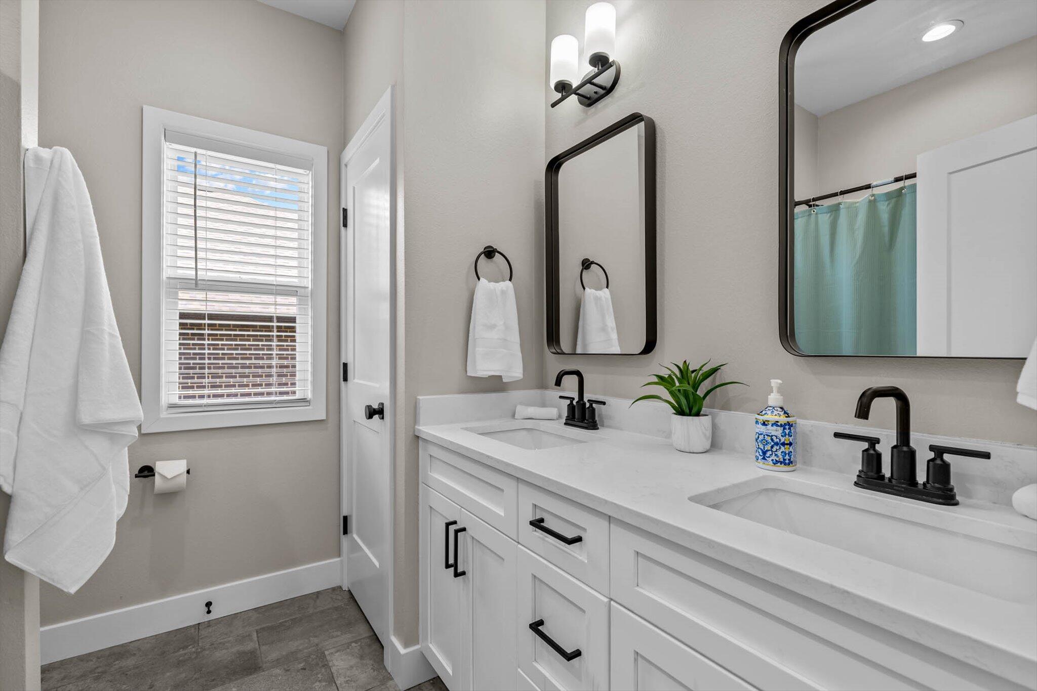 5988 South Holland Avenue Property Photo 24