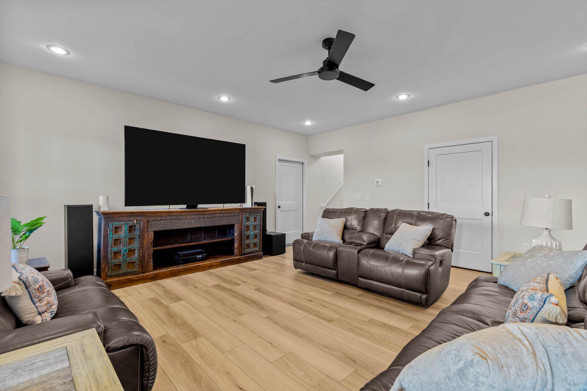 5988 South Holland Avenue Property Photo 28