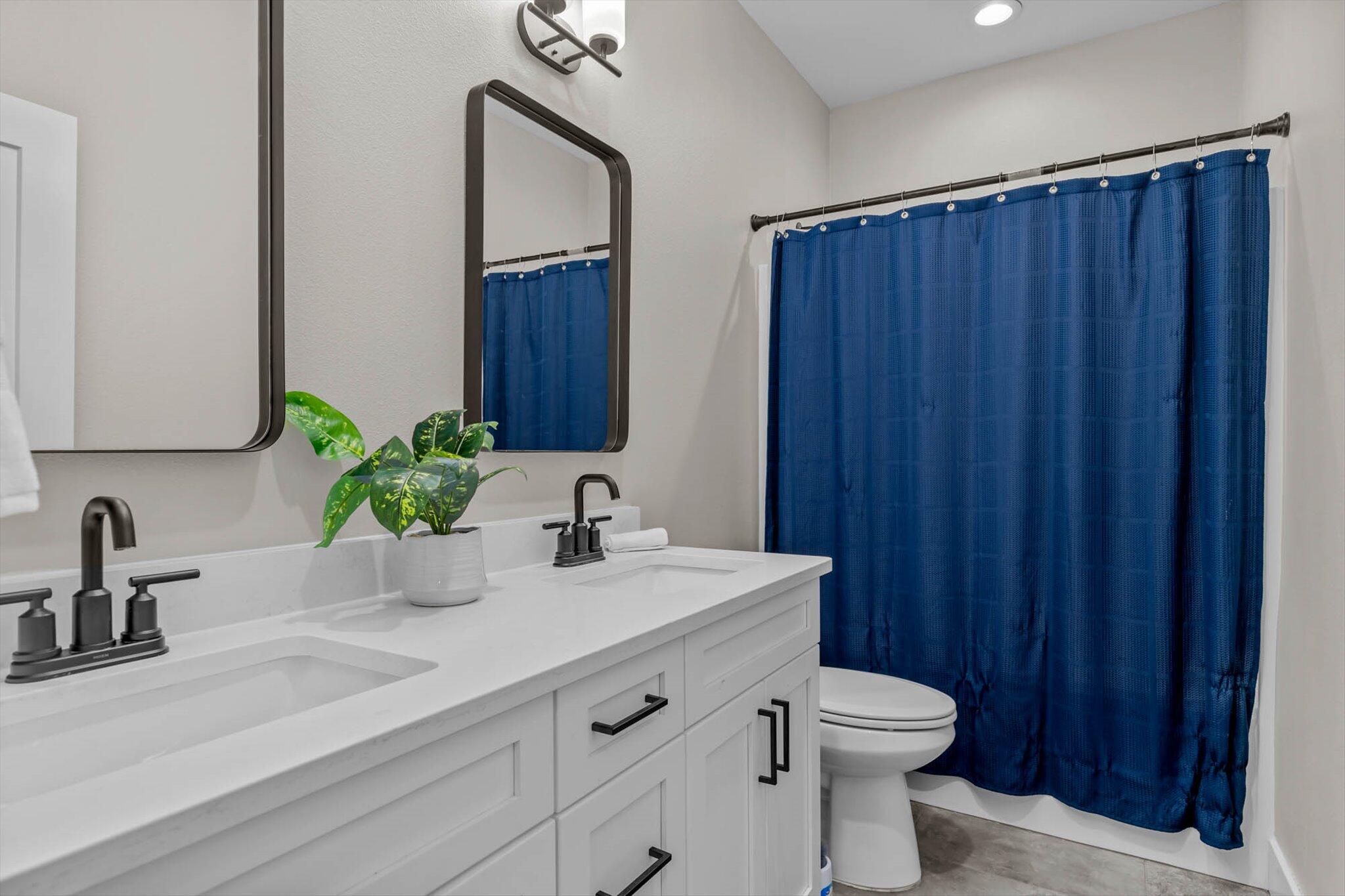 5988 South Holland Avenue Property Photo 32