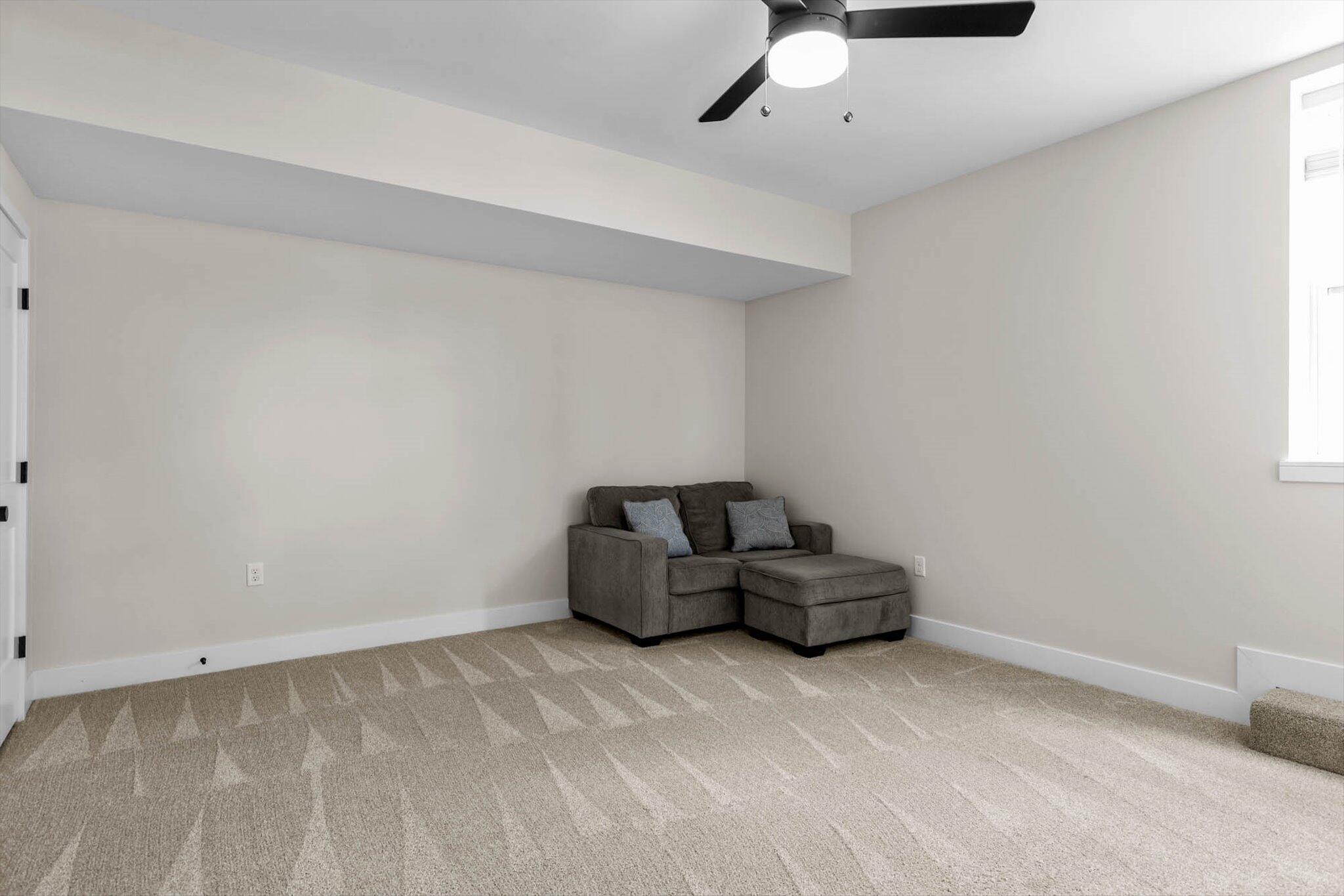 5988 South Holland Avenue Property Photo 33