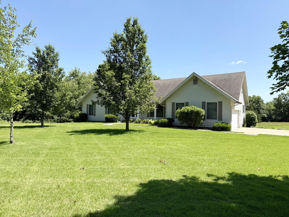114 West Carman Road Property Photo 4