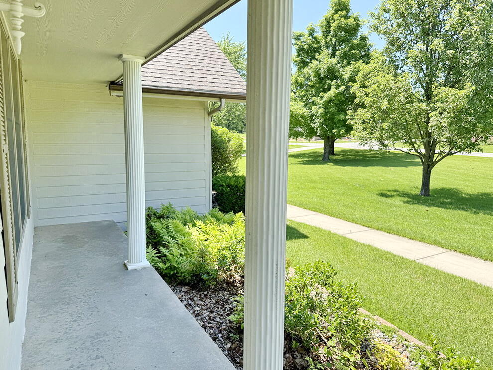 114 West Carman Road Property Photo 8