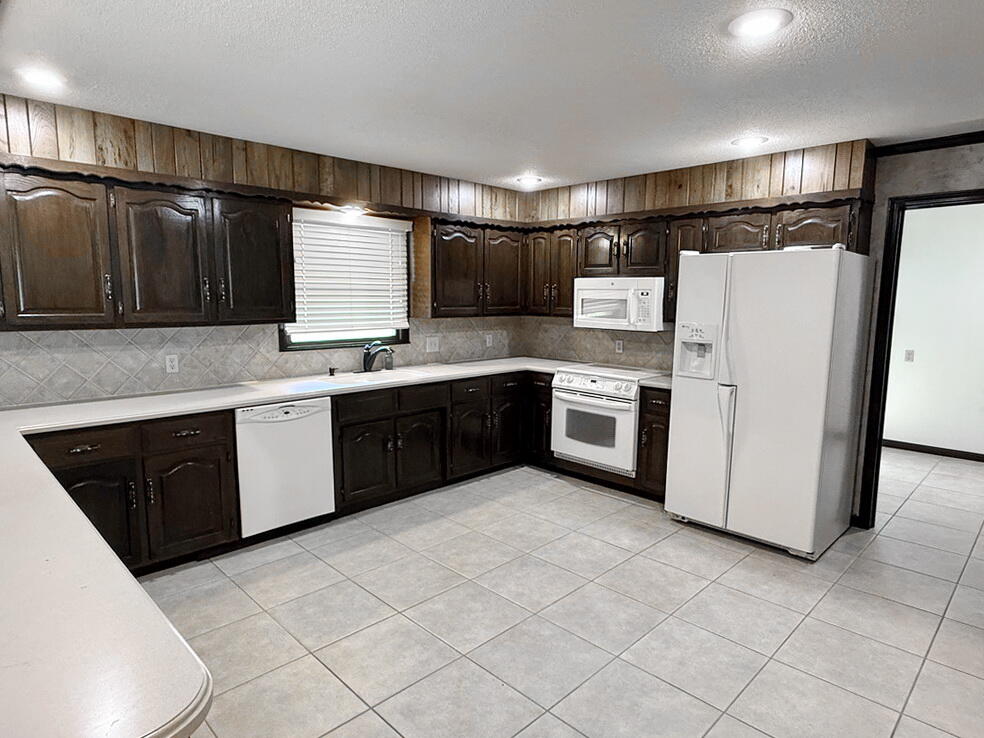 114 West Carman Road Property Photo 15