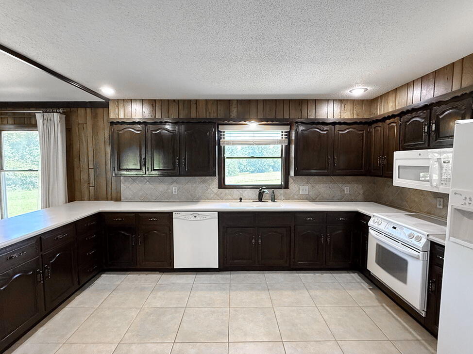 114 West Carman Road Property Photo 16