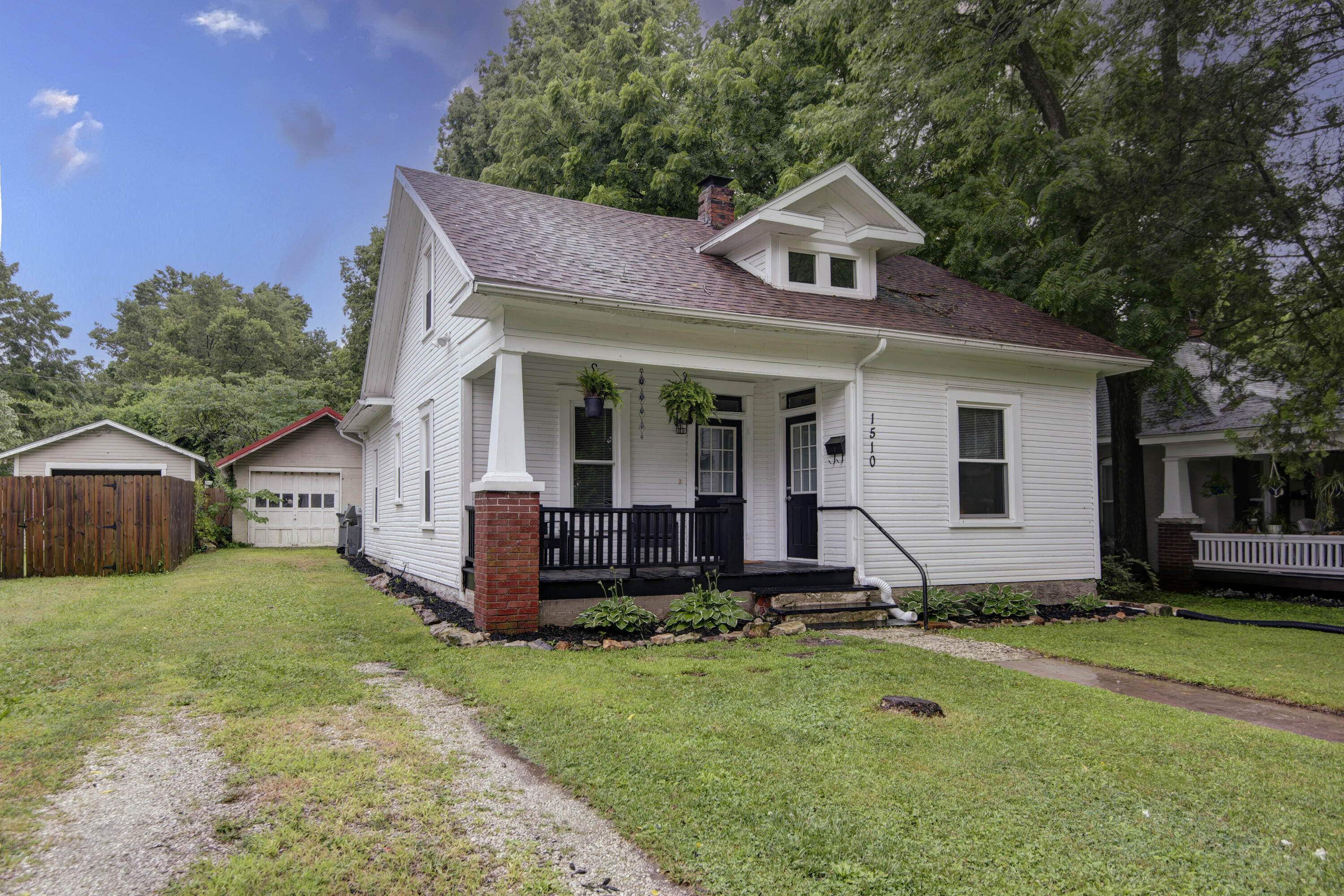 1510 East Mcdaniel Street Property Photo 2