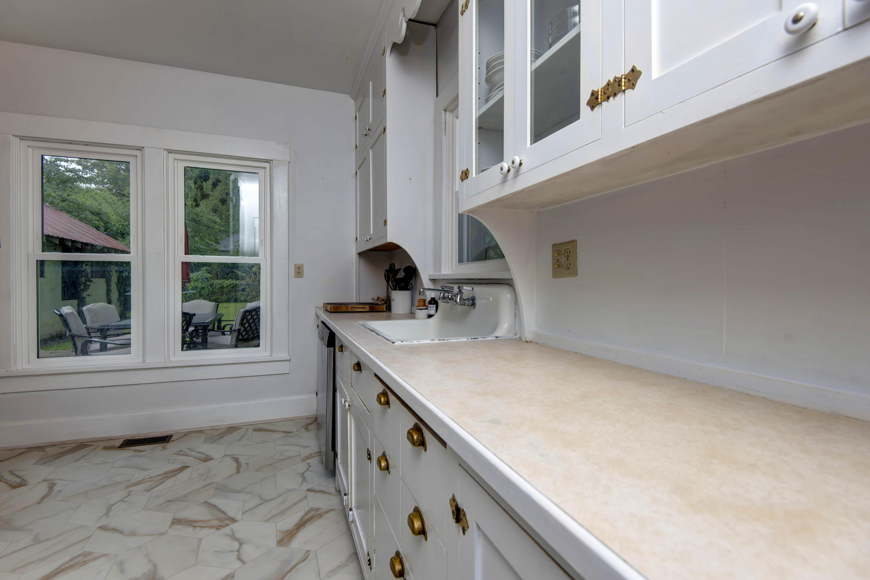 1510 East Mcdaniel Street Property Photo 11