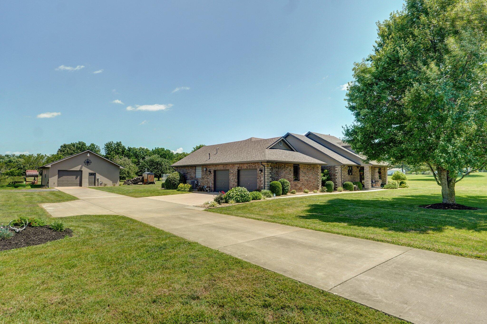 6415 East Farm Road 186 Property Photo 2