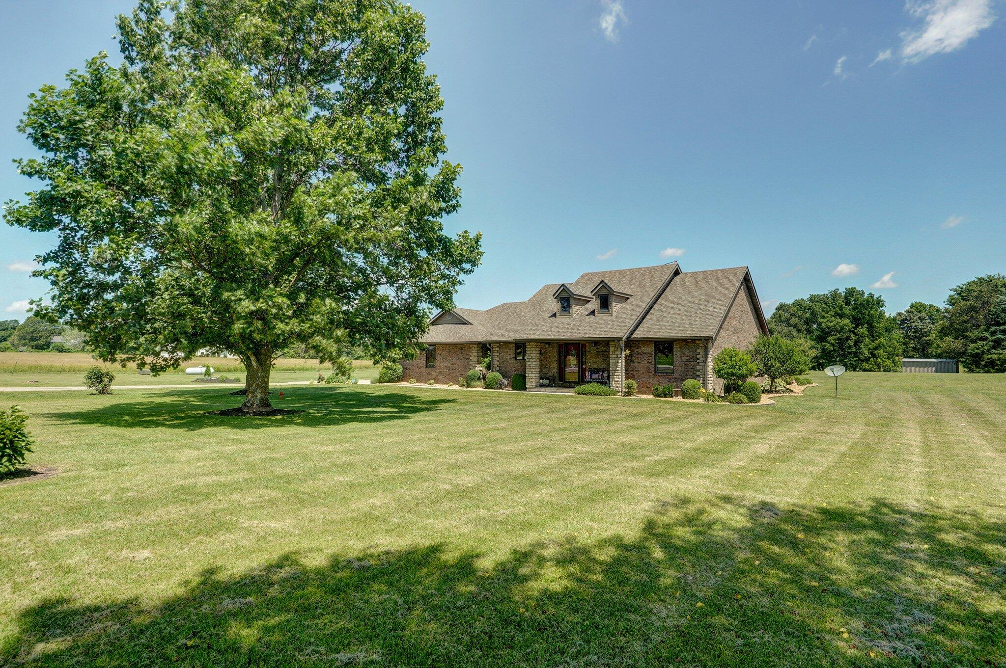 6415 East Farm Road 186 Property Photo 4