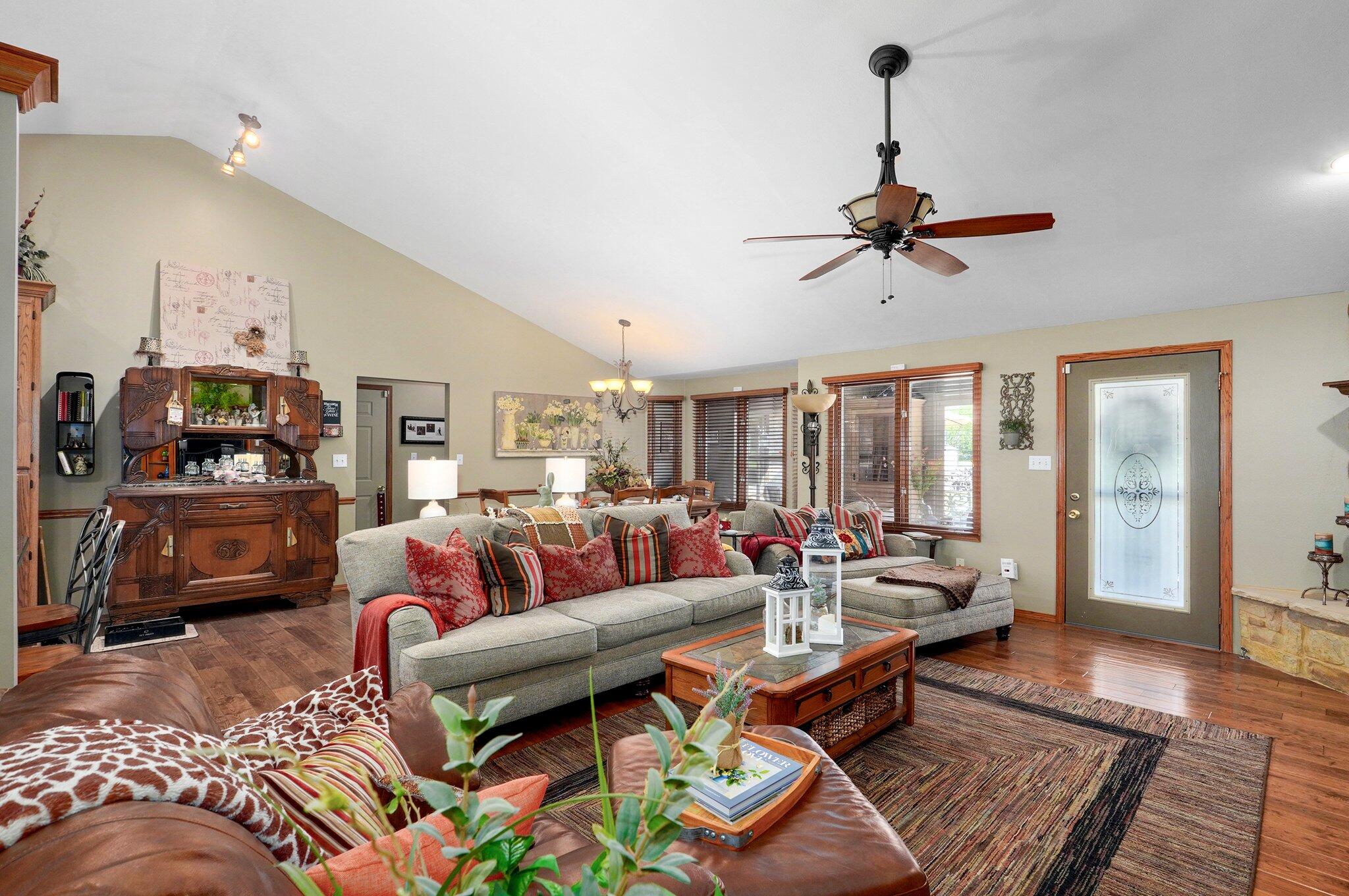 6415 East Farm Road 186 Property Photo 10