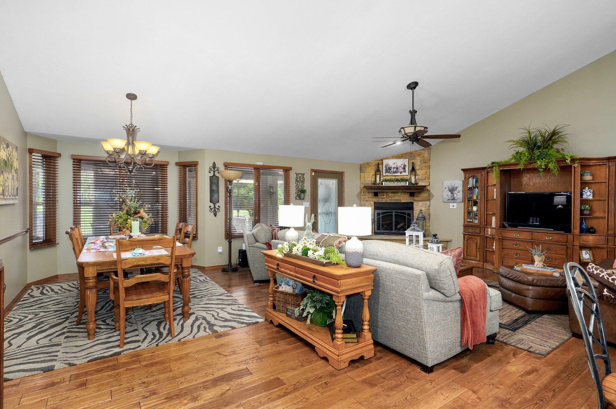 6415 East Farm Road 186 Property Photo 11