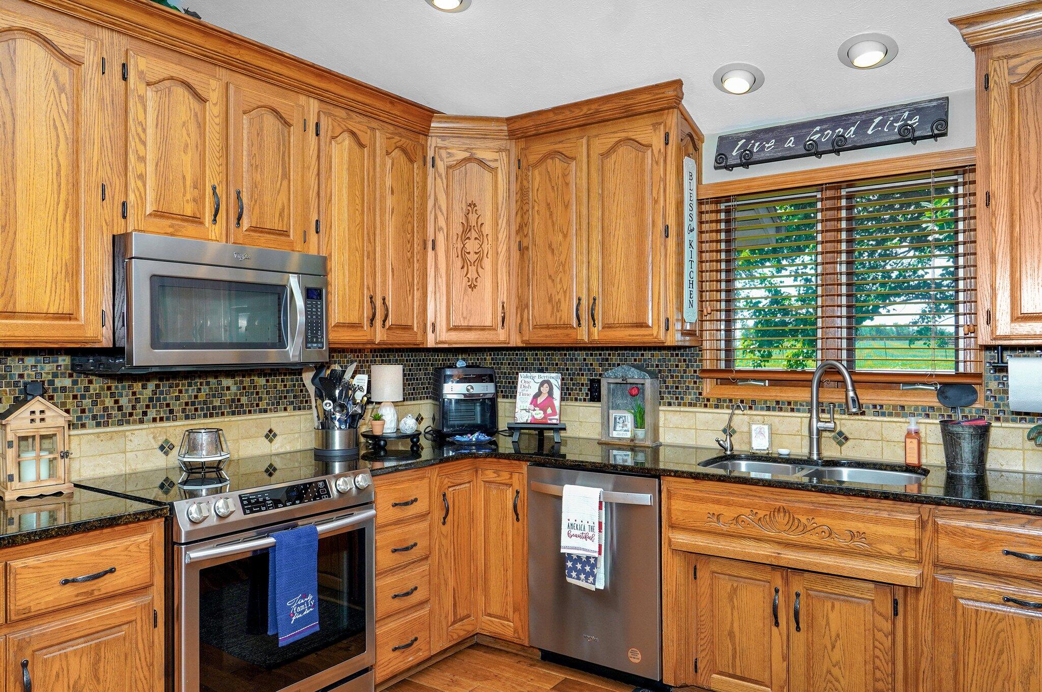 6415 East Farm Road 186 Property Photo 15