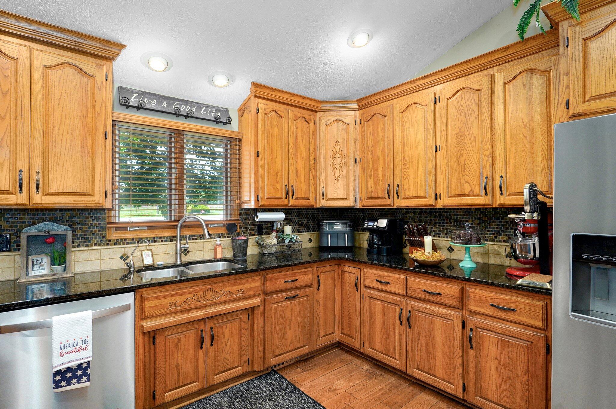6415 East Farm Road 186 Property Photo 16