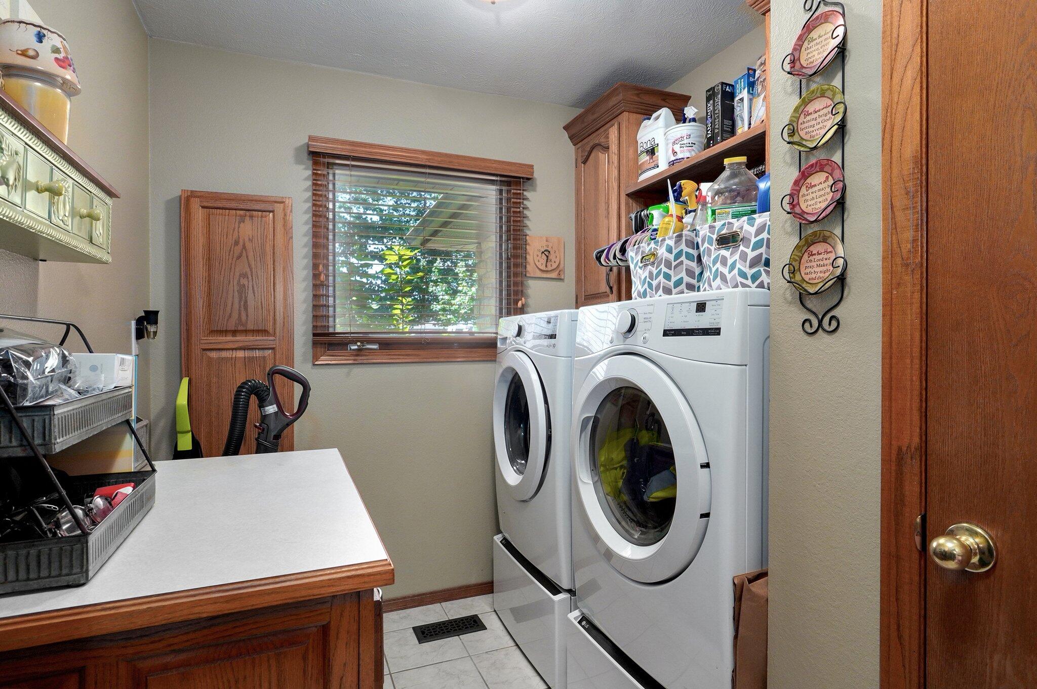 6415 East Farm Road 186 Property Photo 27