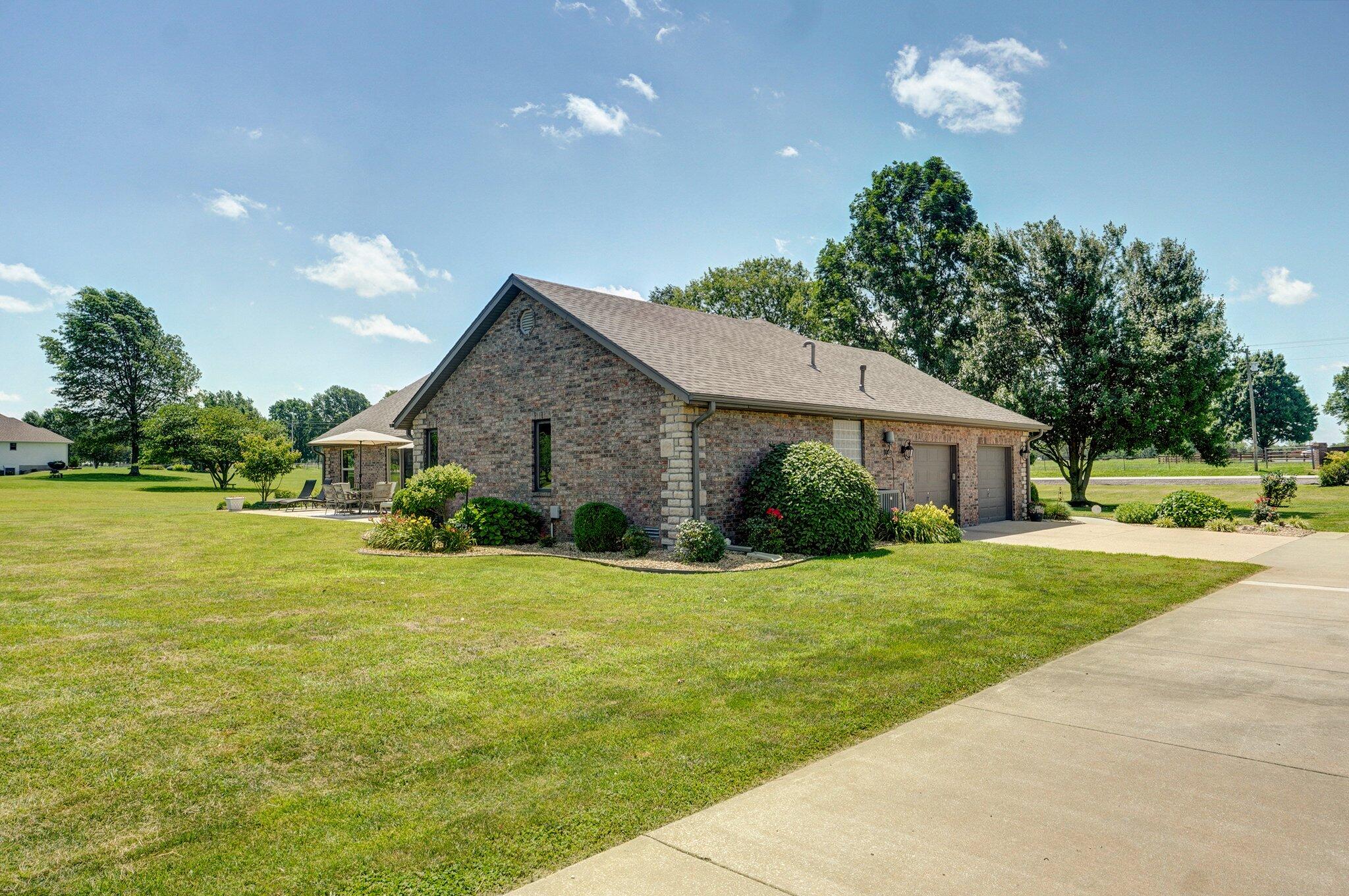 6415 East Farm Road 186 Property Photo 36