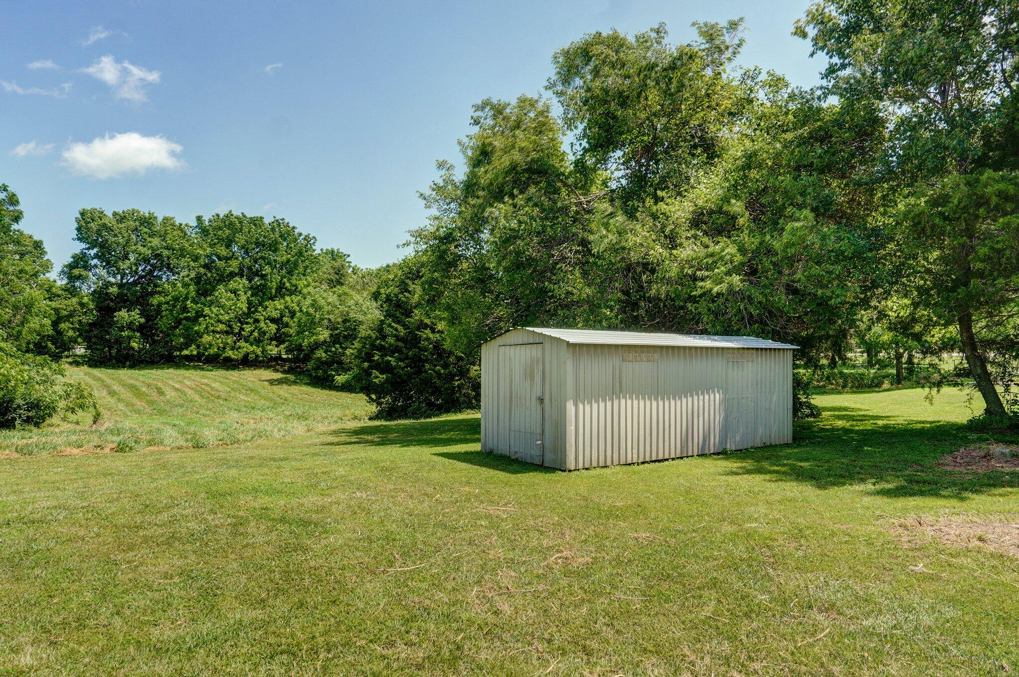 6415 East Farm Road 186 Property Photo 38