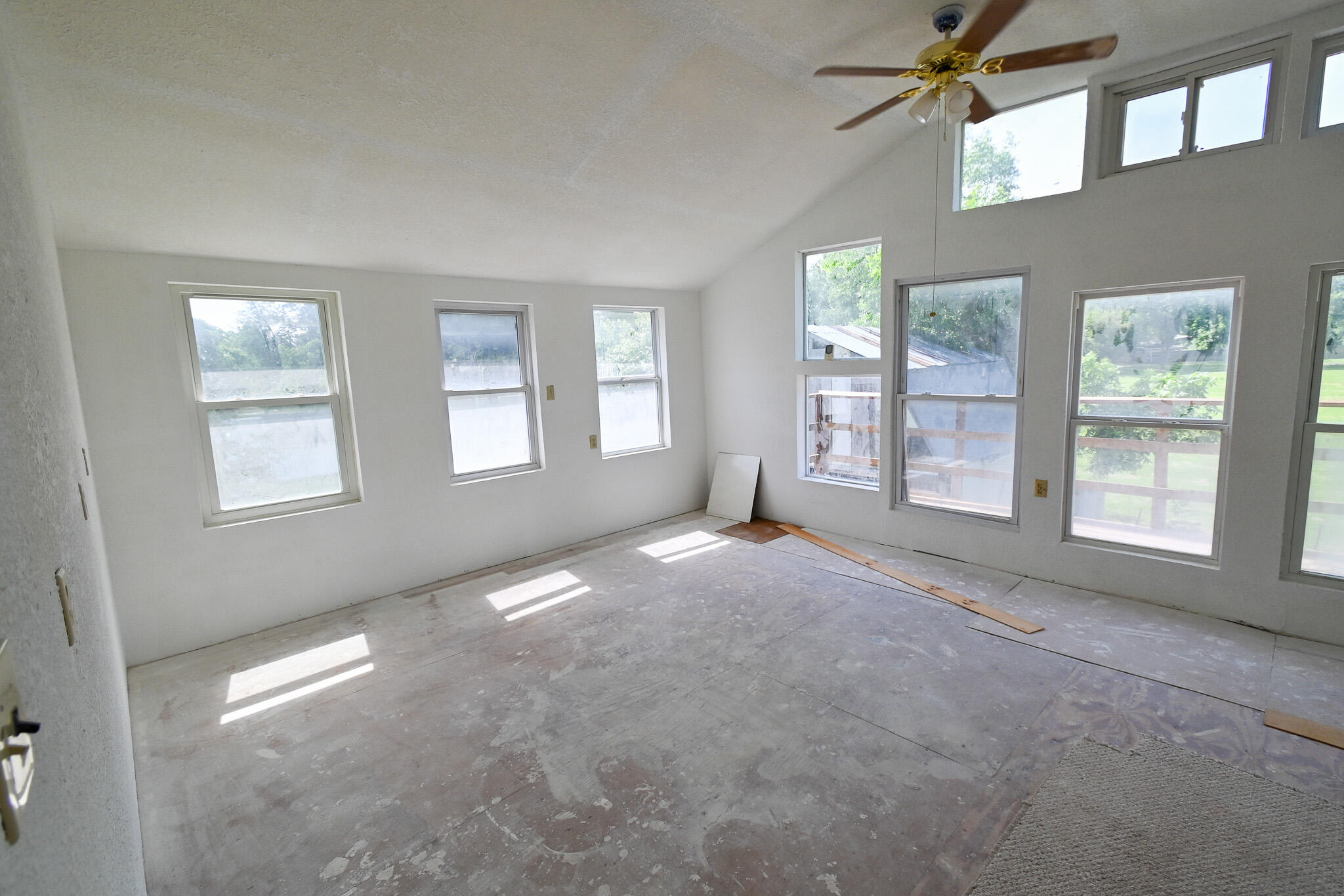 103 West 3rd Street Property Photo 22