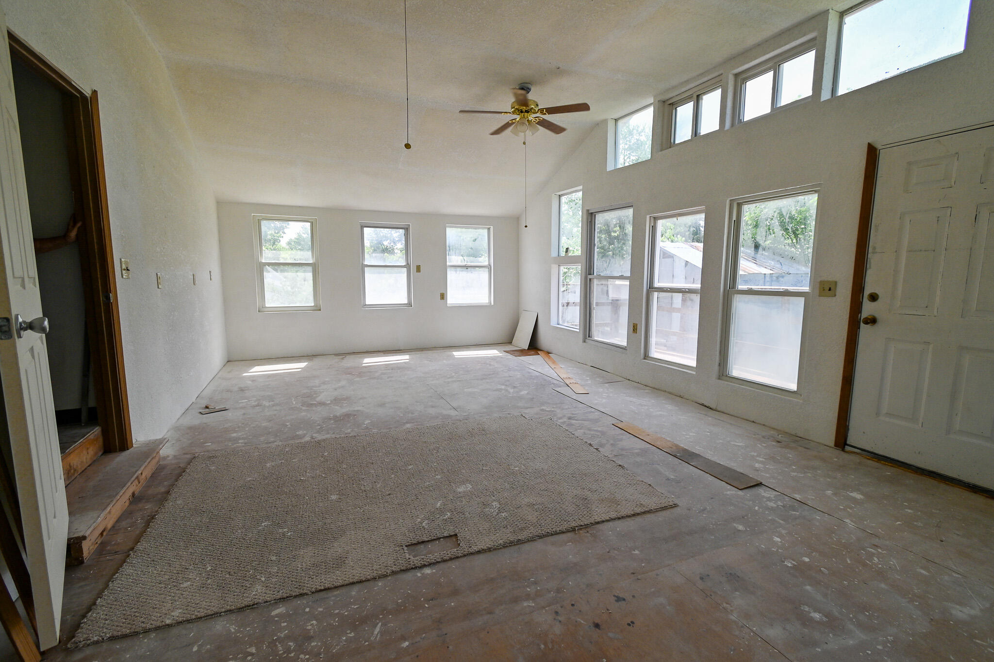 103 West 3rd Street Property Photo 25