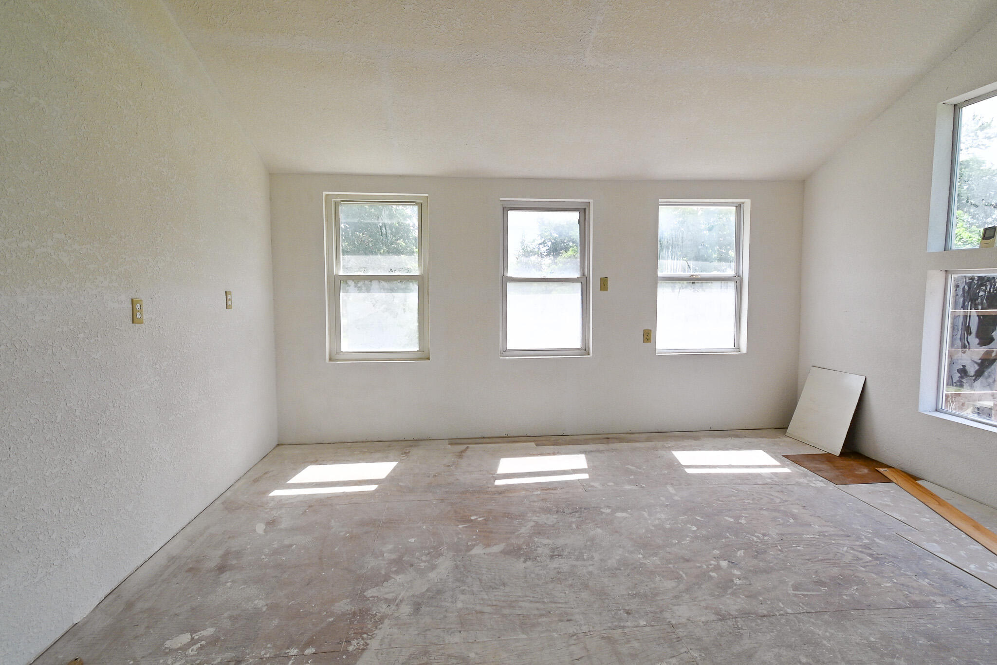 103 West 3rd Street Property Photo 26
