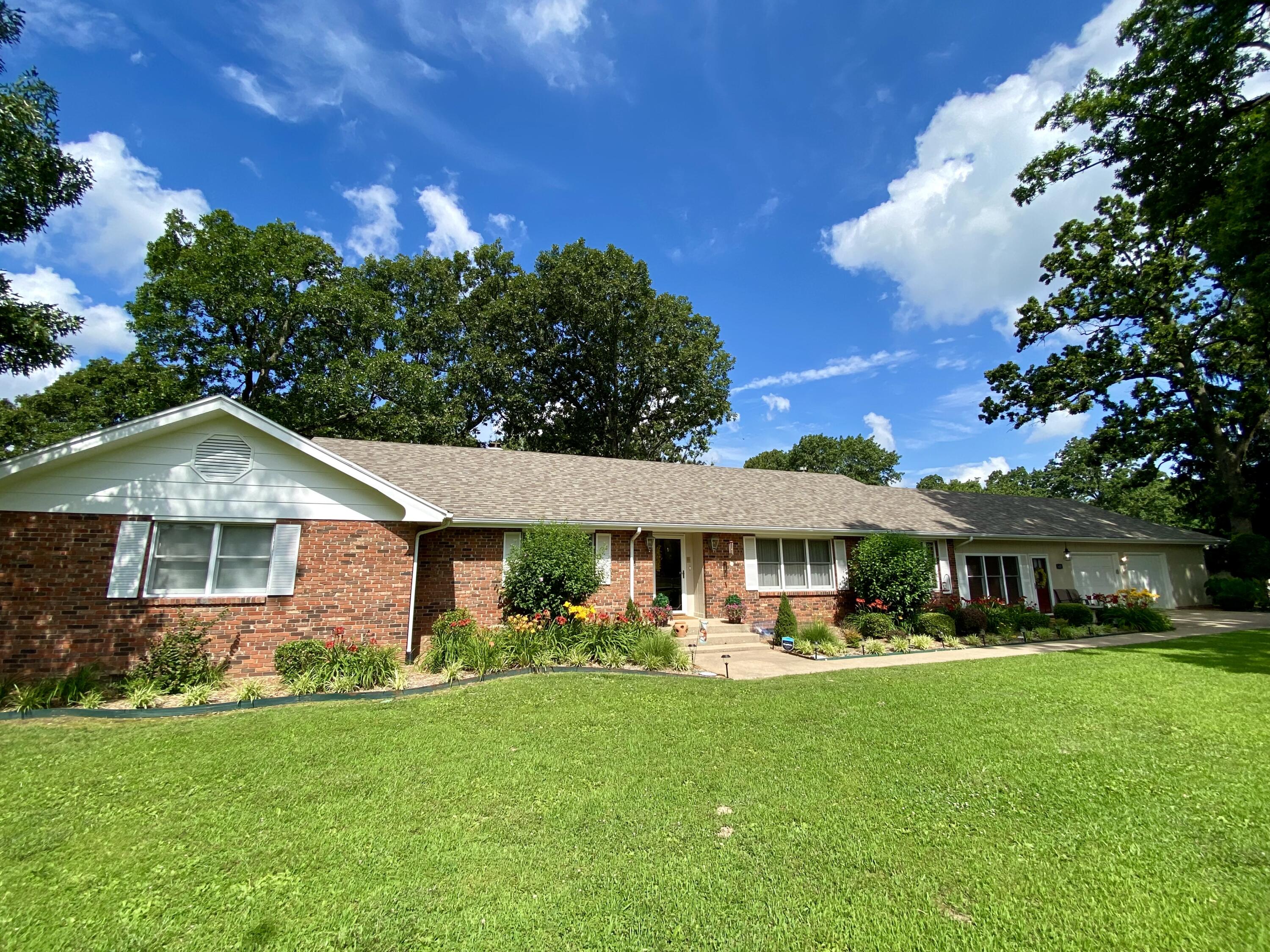 1605 South Park Avenue Property Photo 1