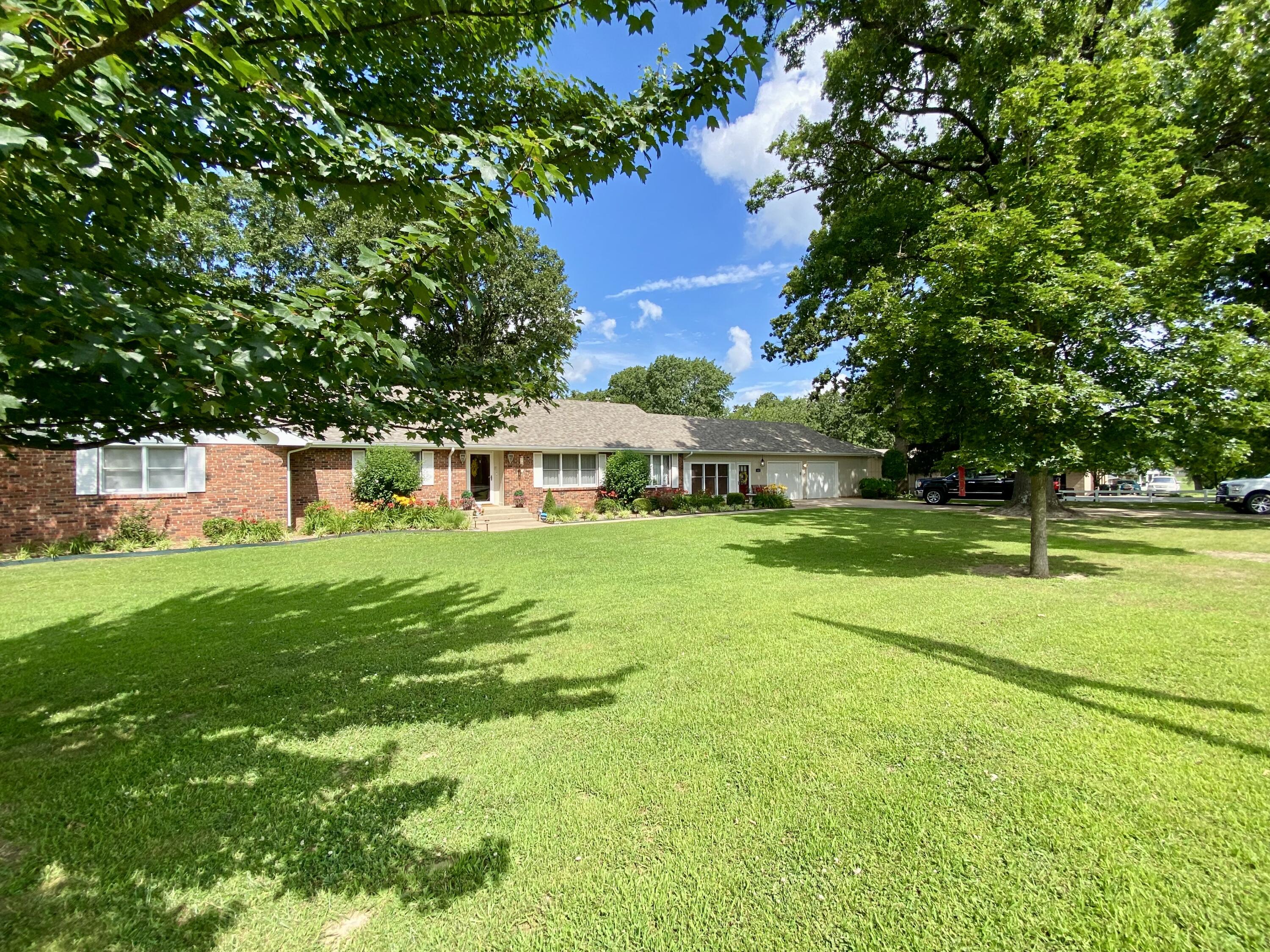 1605 South Park Avenue Property Photo 3