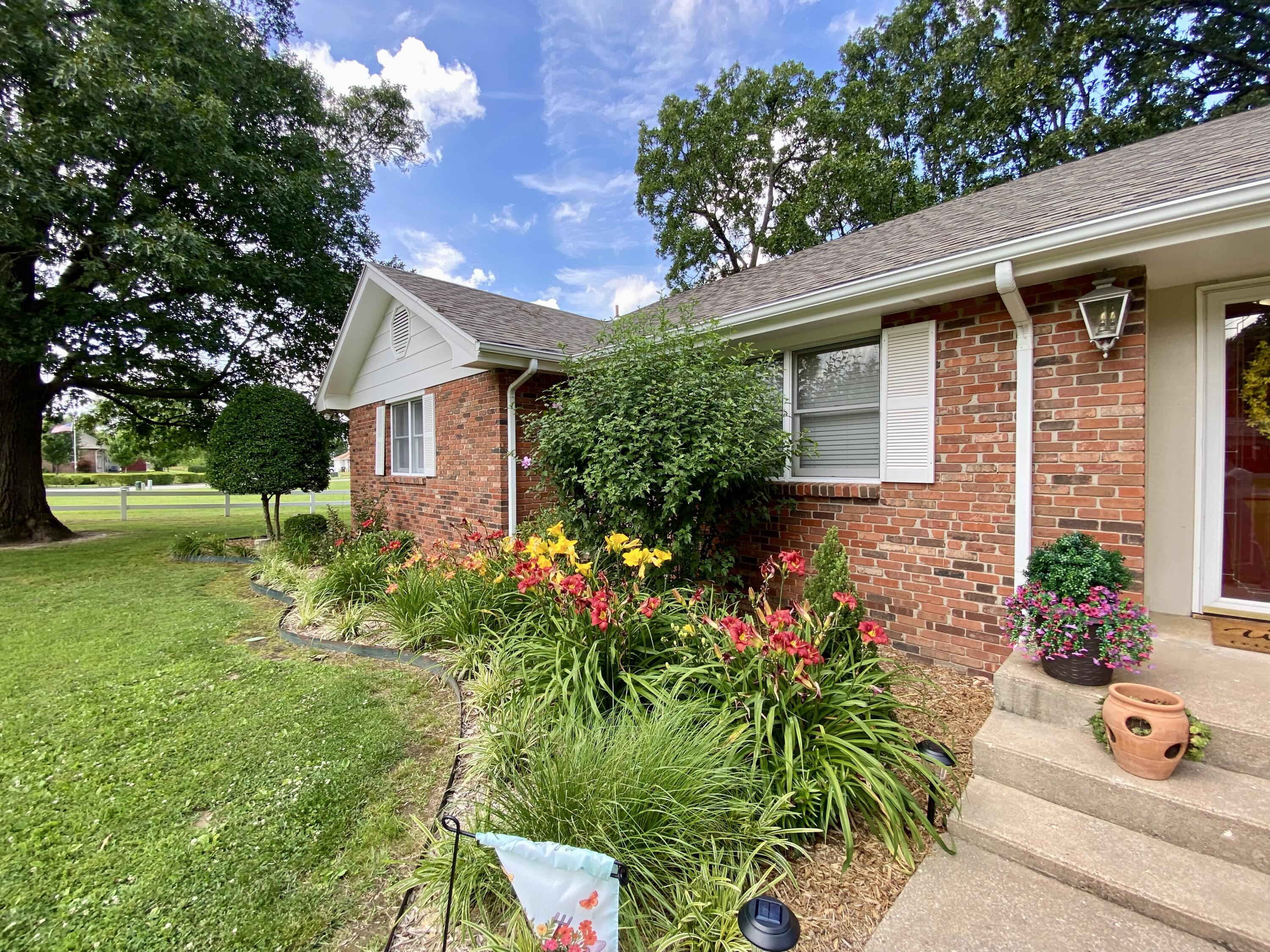 1605 South Park Avenue Property Photo 6