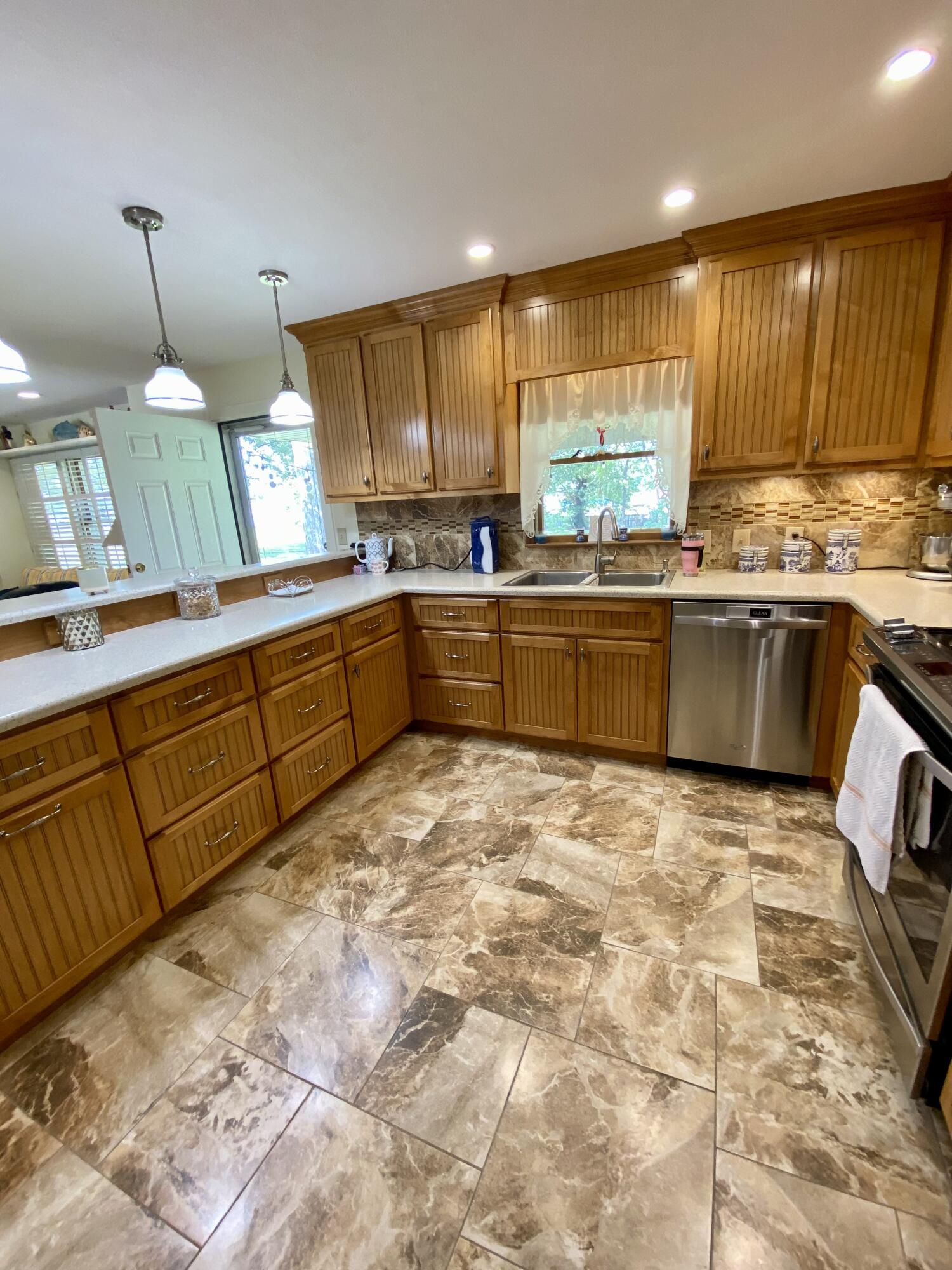 1605 South Park Avenue Property Photo 28
