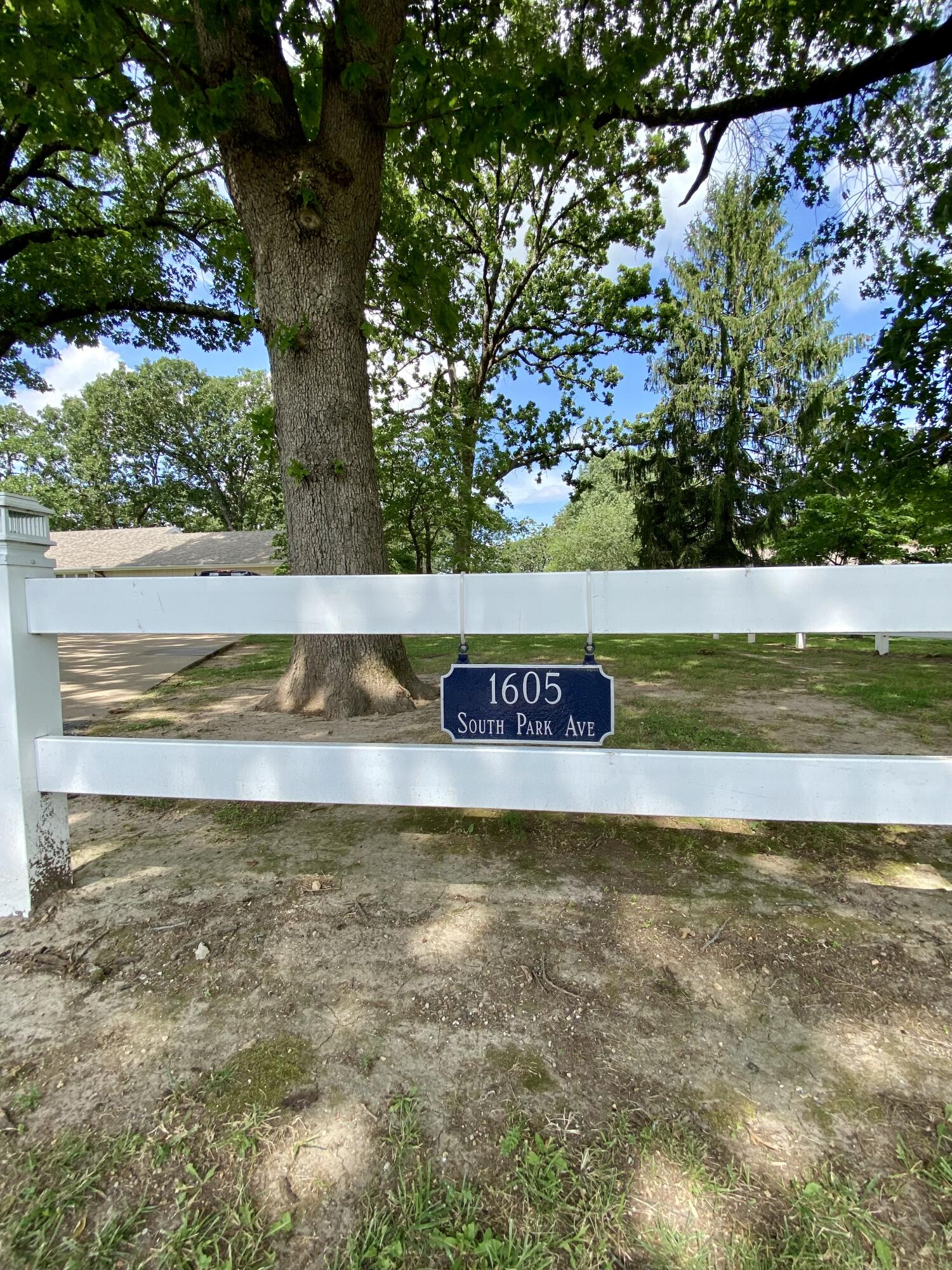 1605 South Park Avenue Property Photo 59