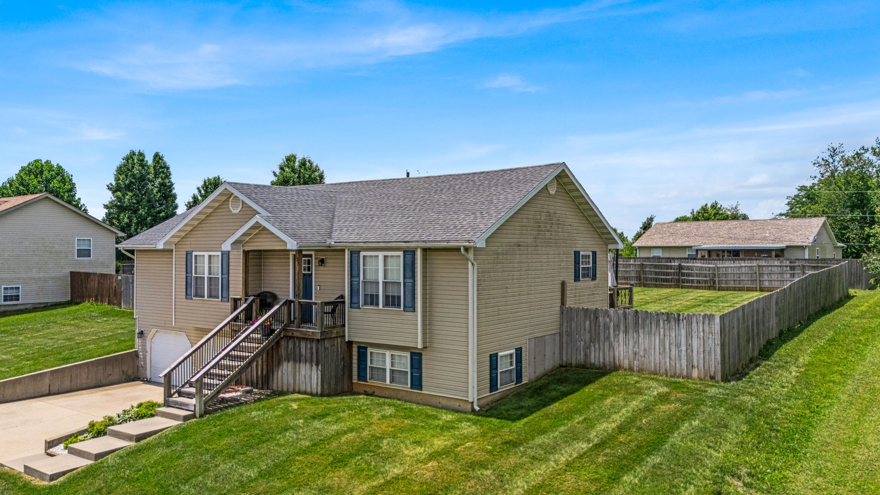 1611 Tiffany Street Property Photo 1