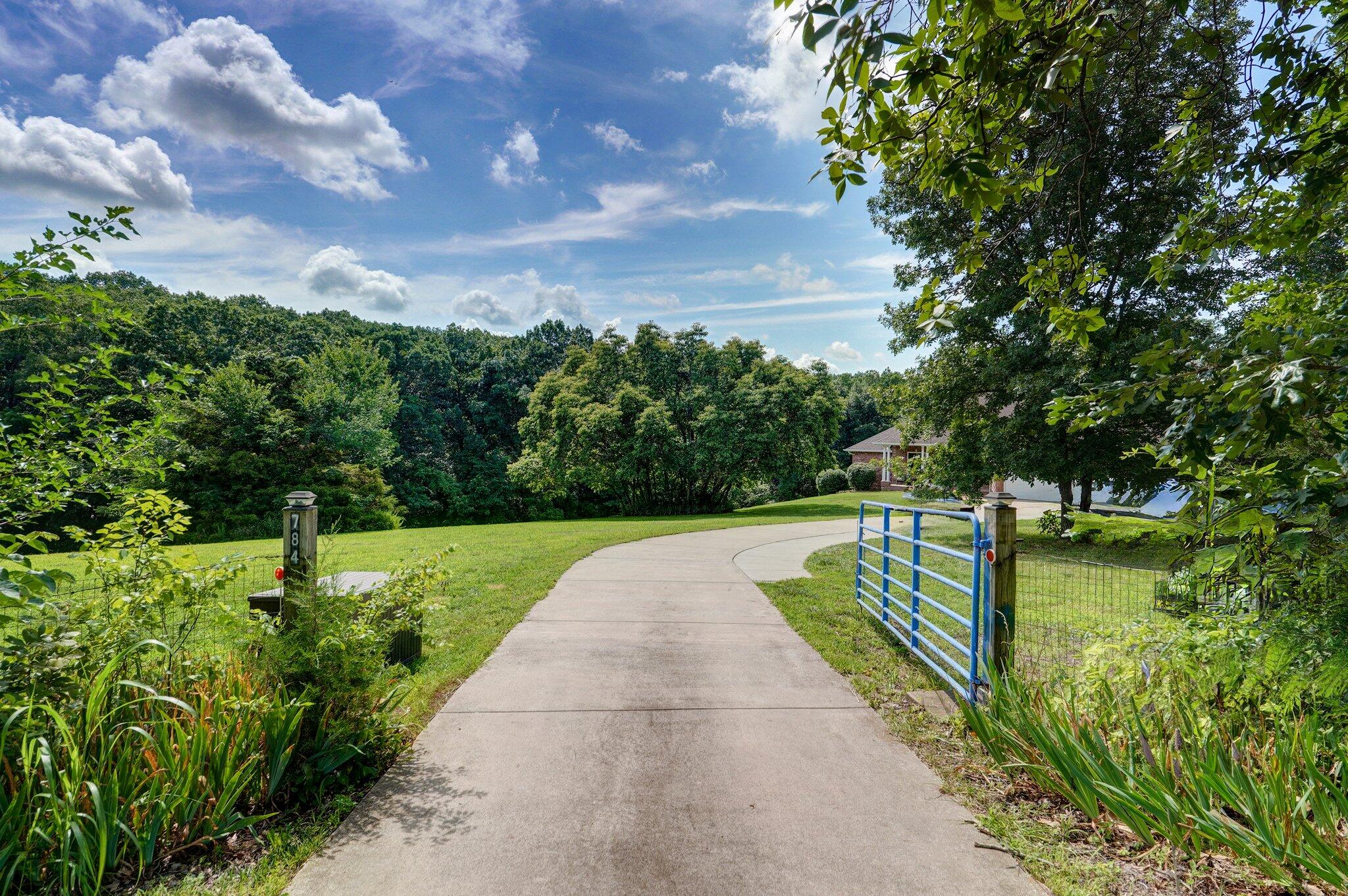 784 State Highwayy U Property Photo 6