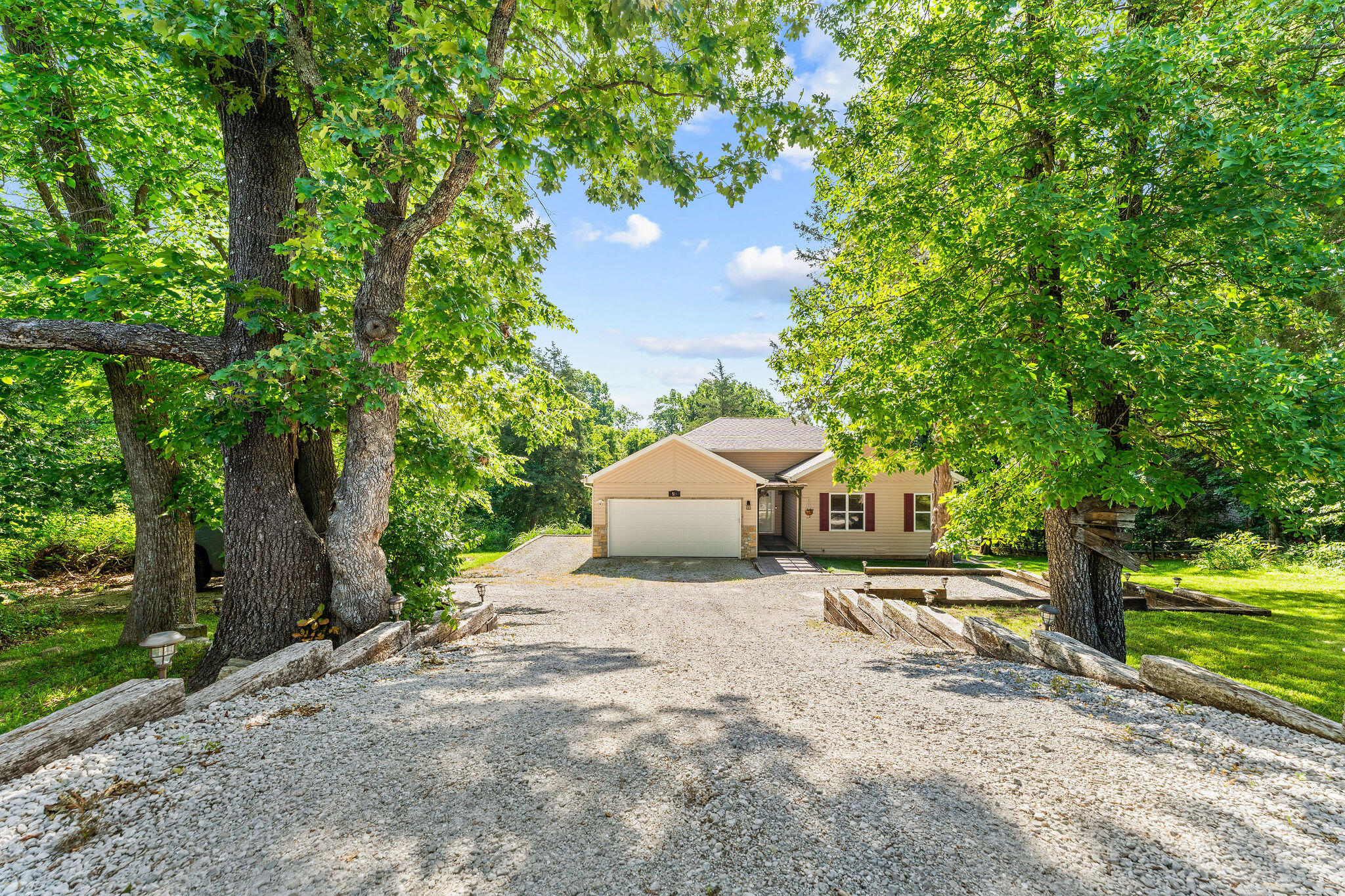 519 Iowa Colony Road Property Photo 1