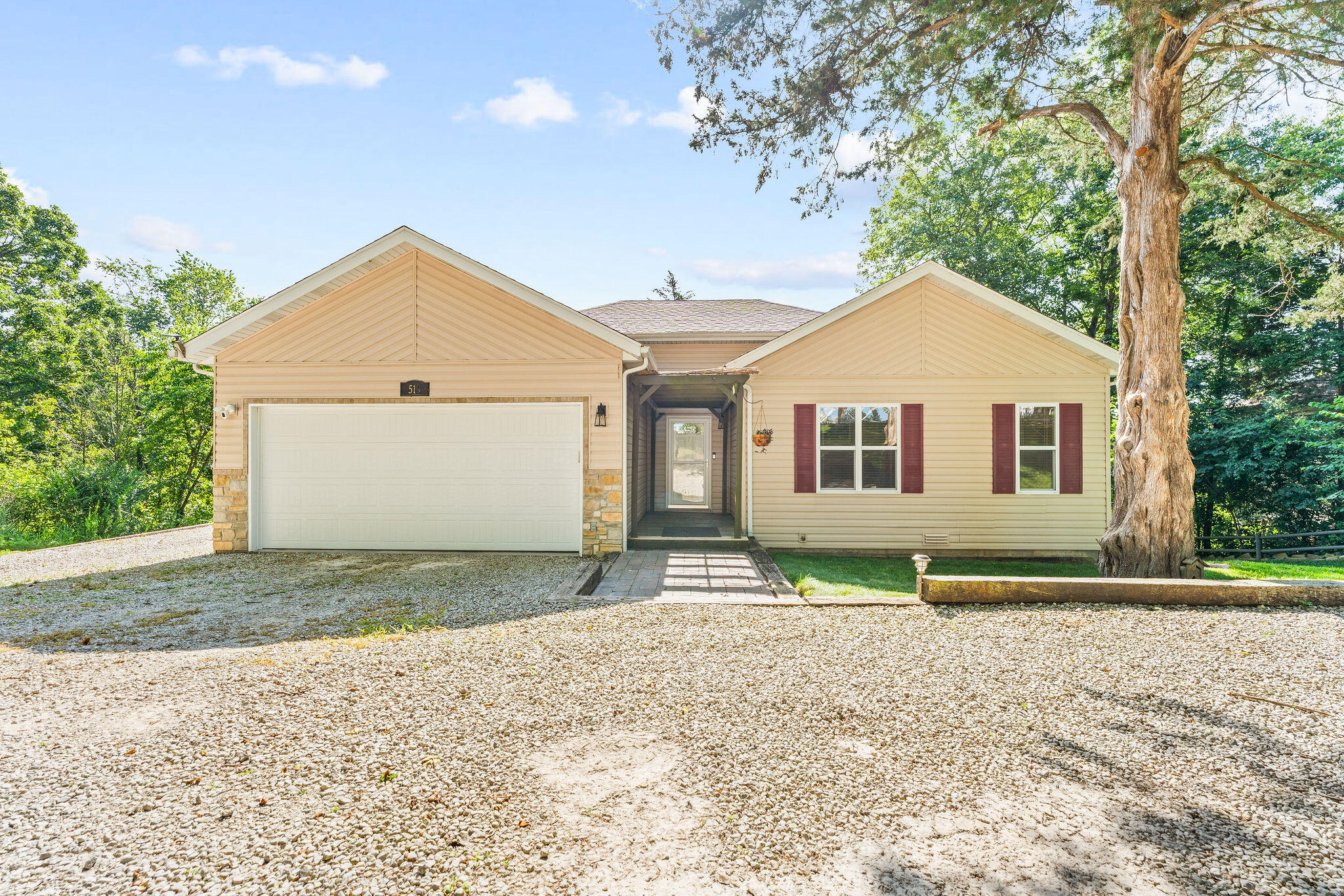519 Iowa Colony Road Property Photo 2