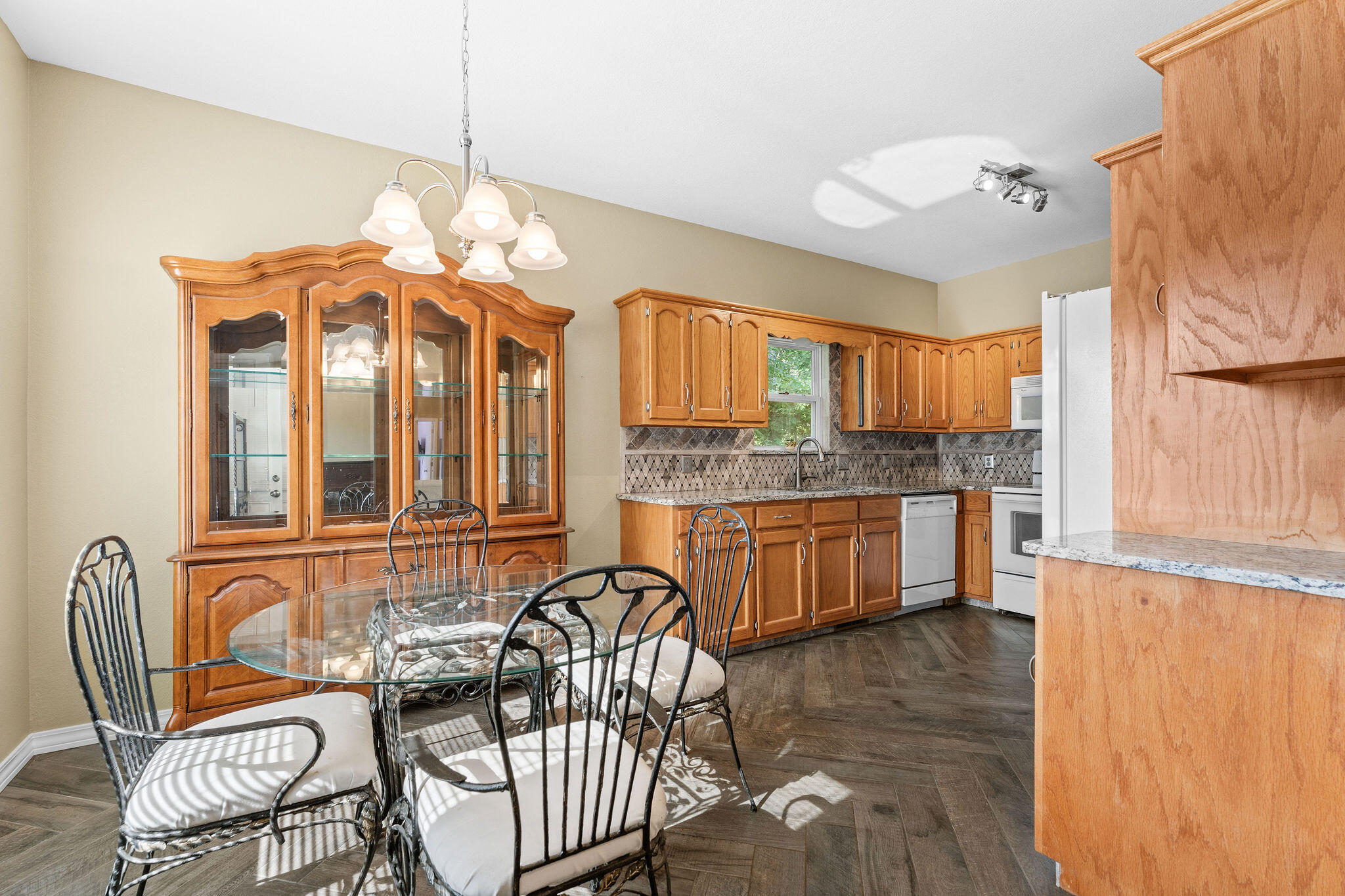 519 Iowa Colony Road Property Photo 8