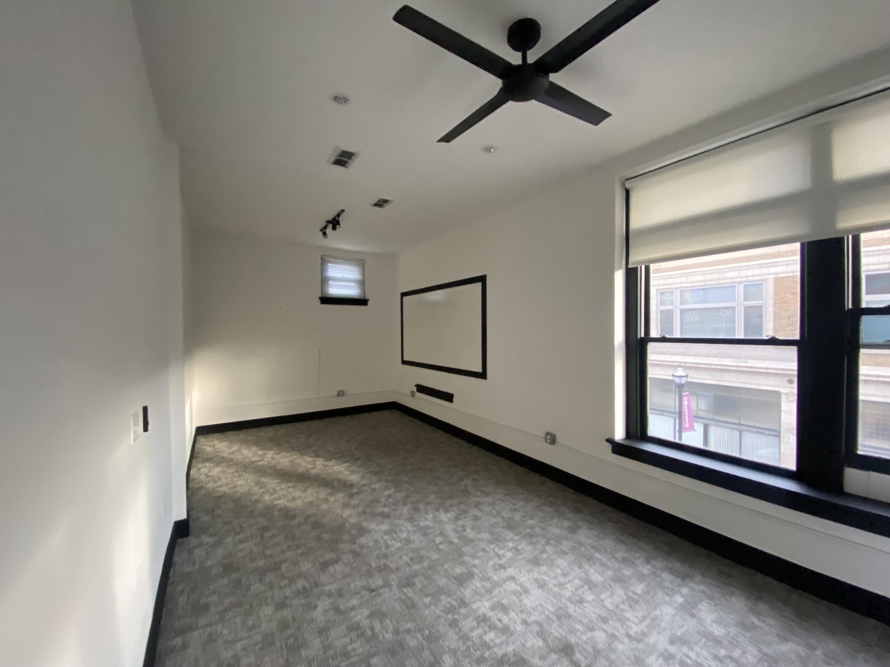 325 West Mcdaniel Street Property Photo 10